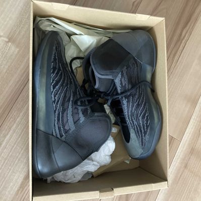 ADIDAS YEEZY Quantum "Onyx"