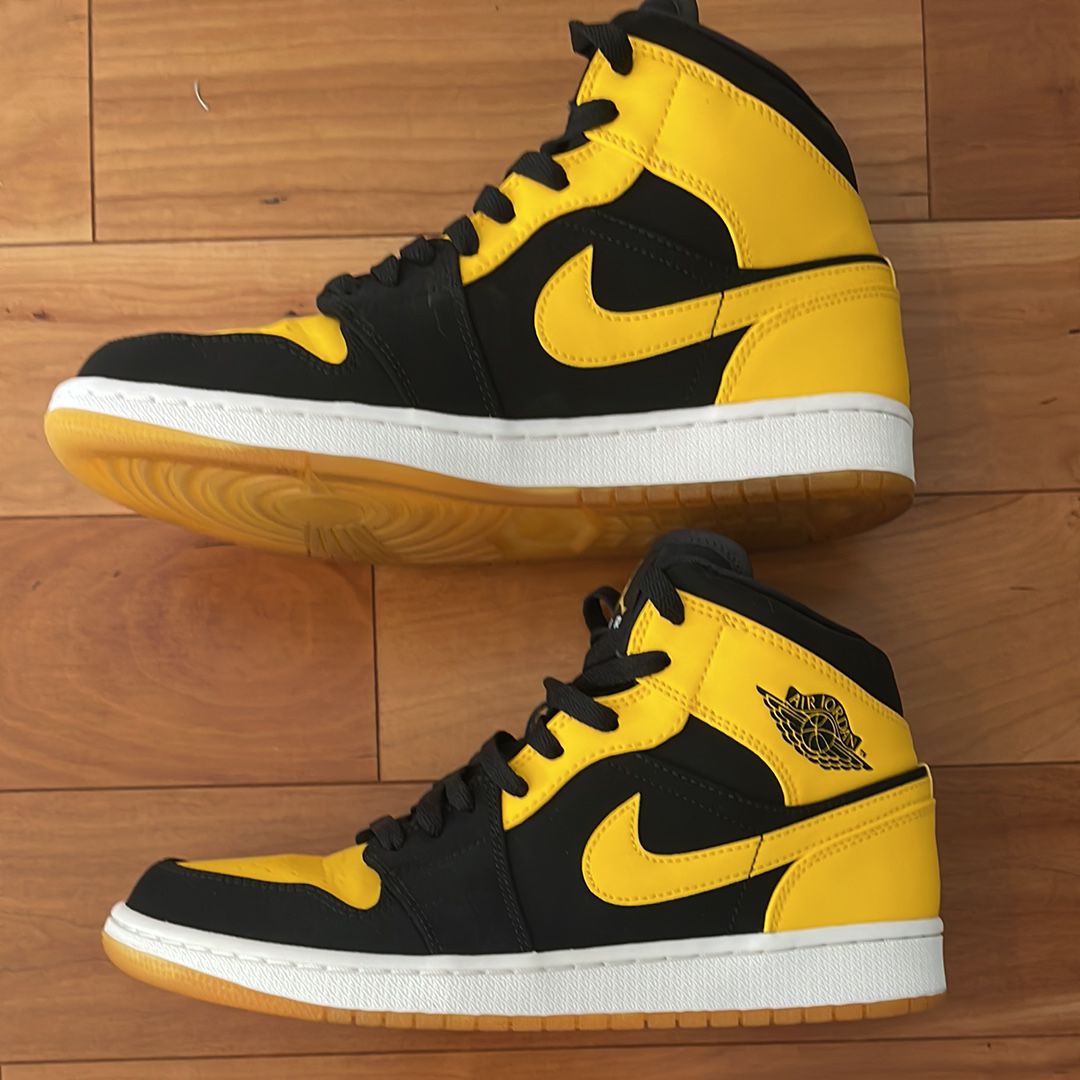 Nike Air Jordan 1 Retro Mid "New Love" (2017)