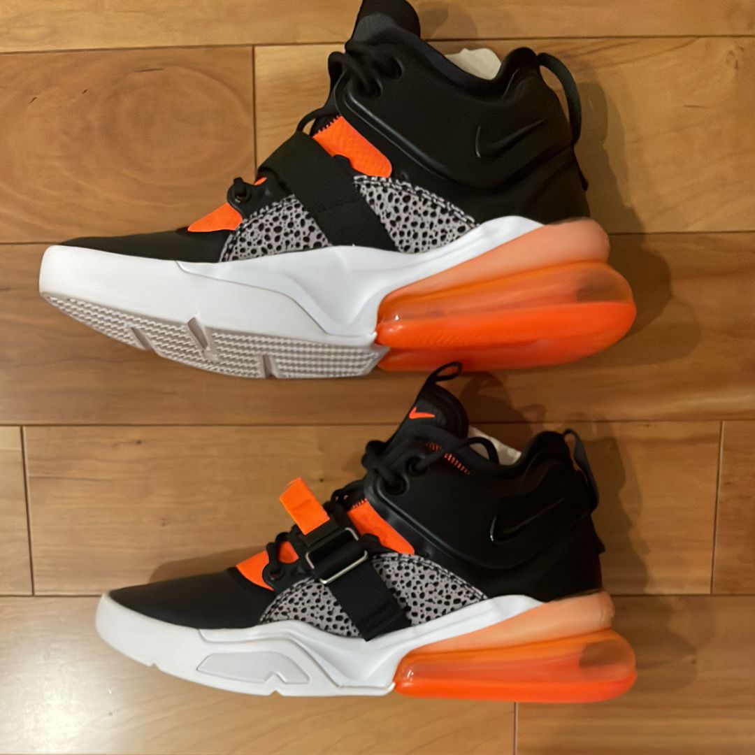 ナイキ エアフォース270 "サファリ"