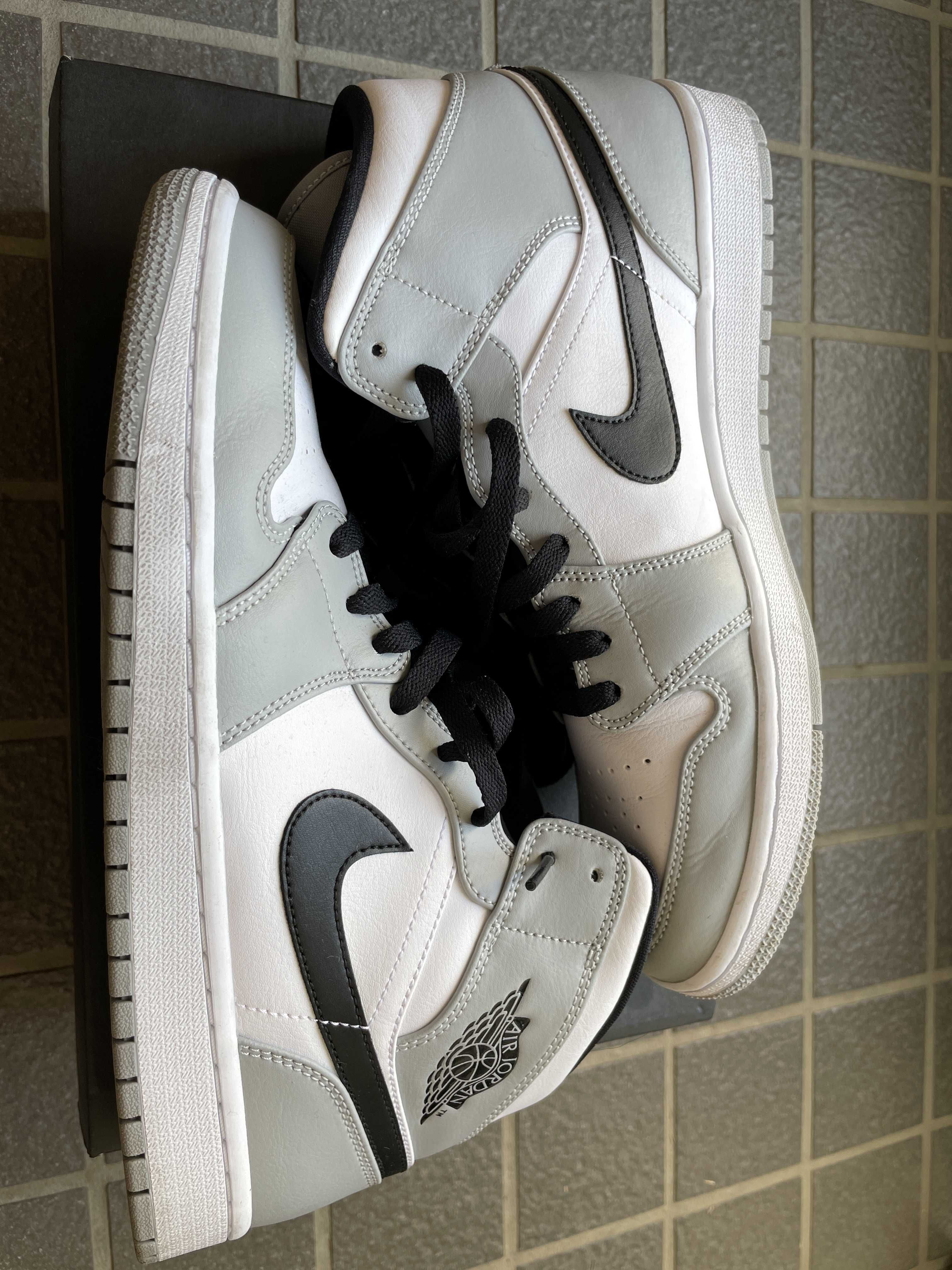 Nike Air Jordan 1 Mid "Light Smoke Grey/White/Black"