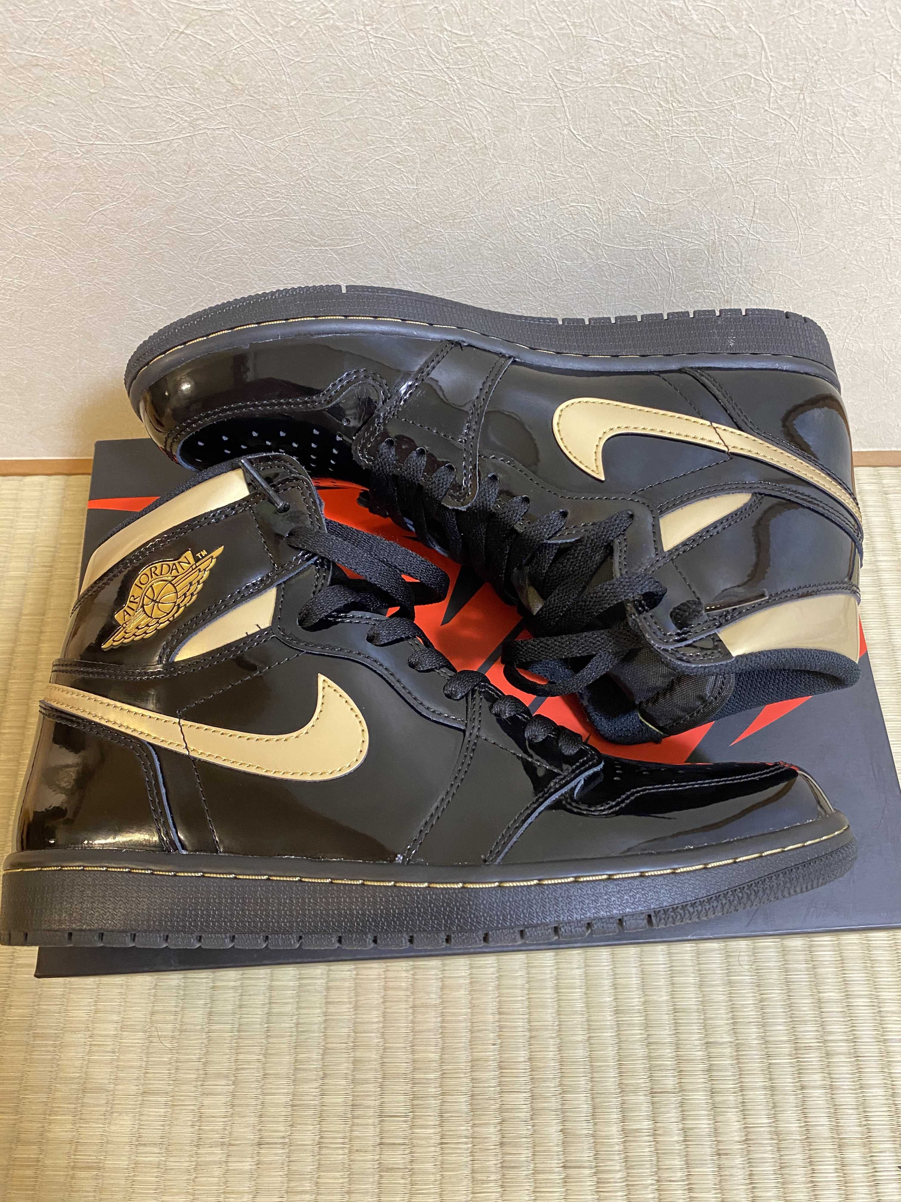 Nike Air Jordan 1 High OG "Black-Metalic Gold"