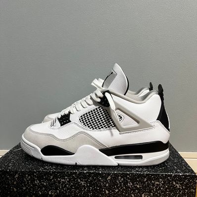 Nike Air Jordan 4 "Military Black"