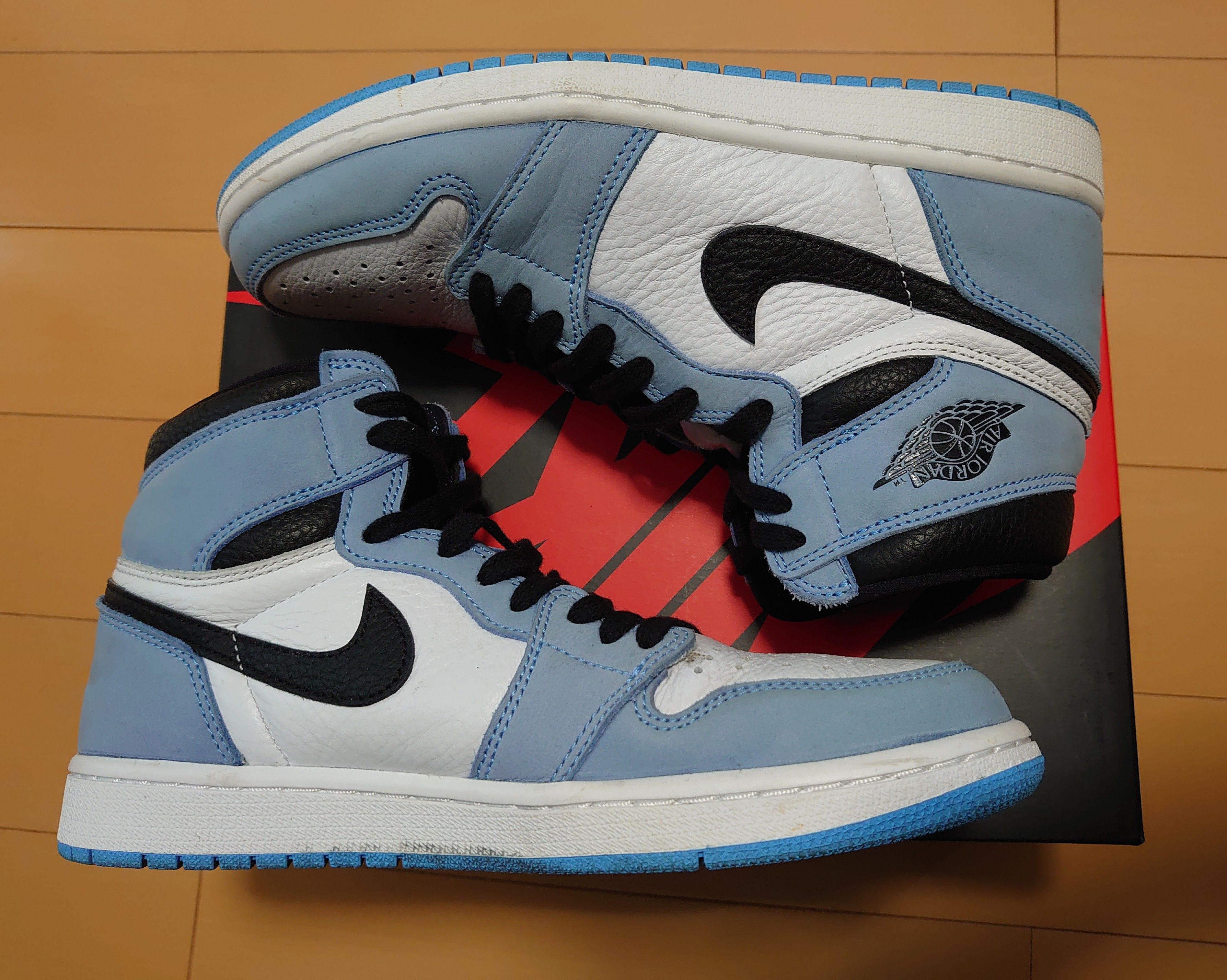 Nike Air Jordan 1 High OG "University Blue"