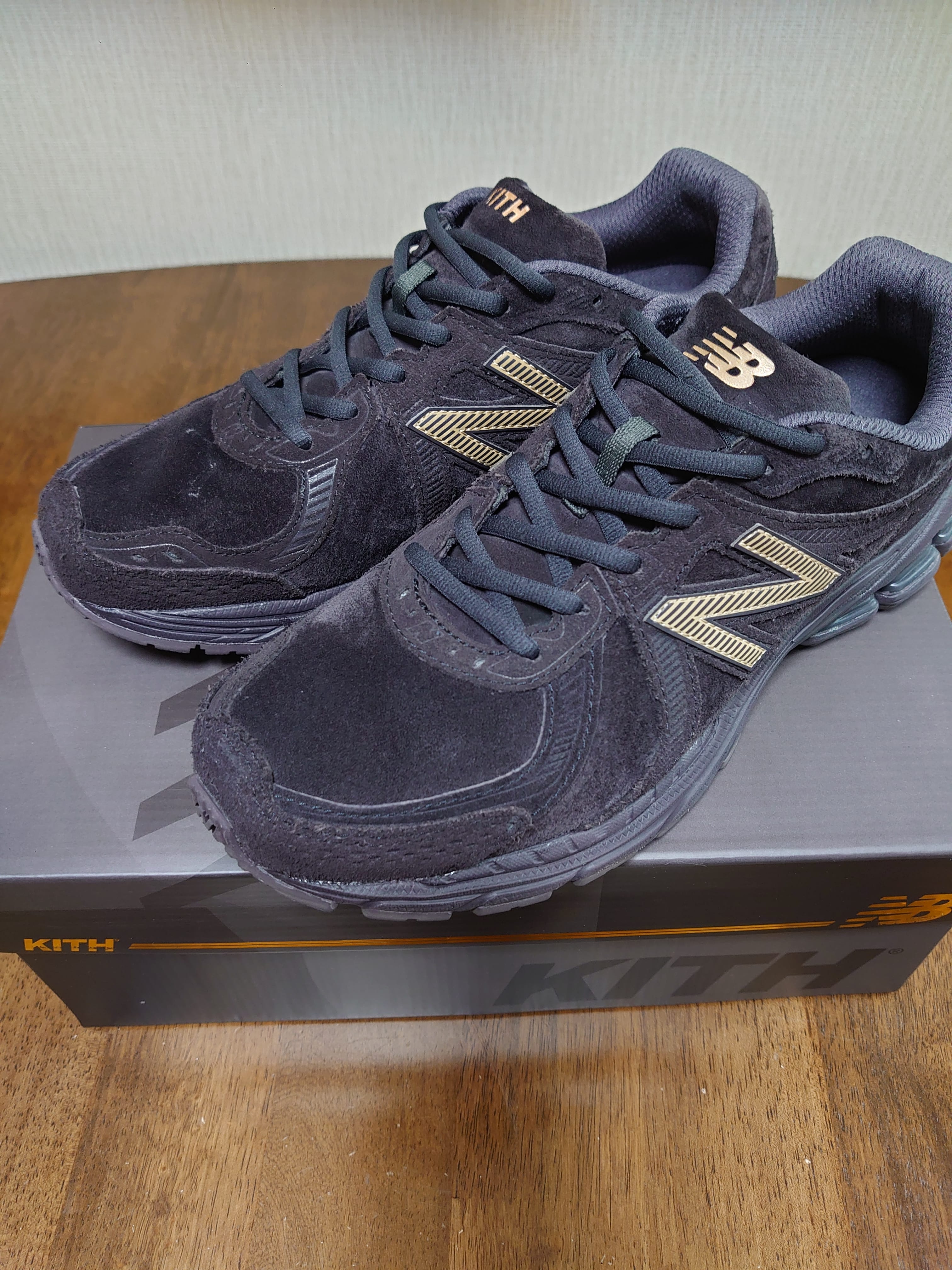 KITH × New Balance 860V2 "Espresso"