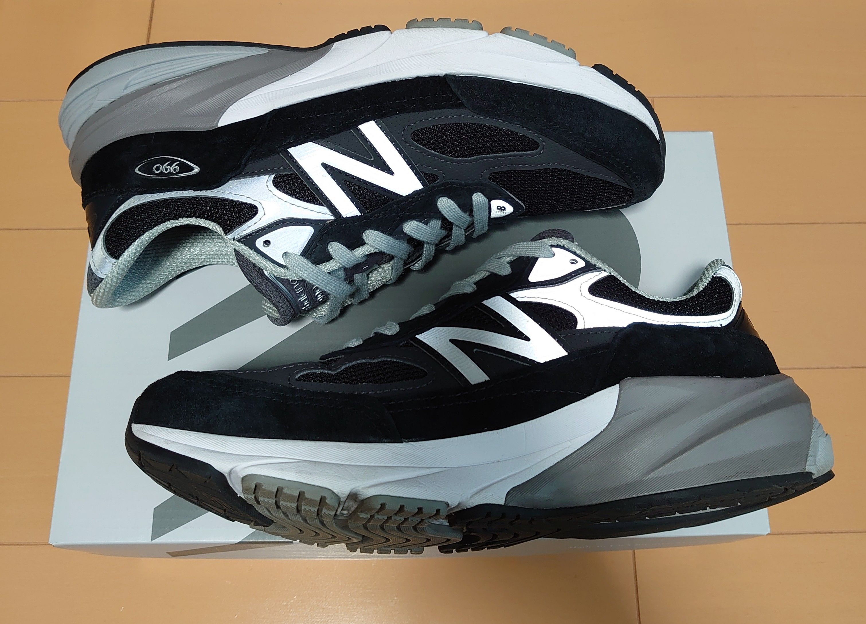 New Balance 990V6 "Black" (Heel NB Logo)
