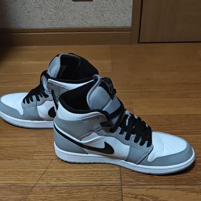 Nike Air Jordan 1 Mid "Light Smoke Grey/White/Black"