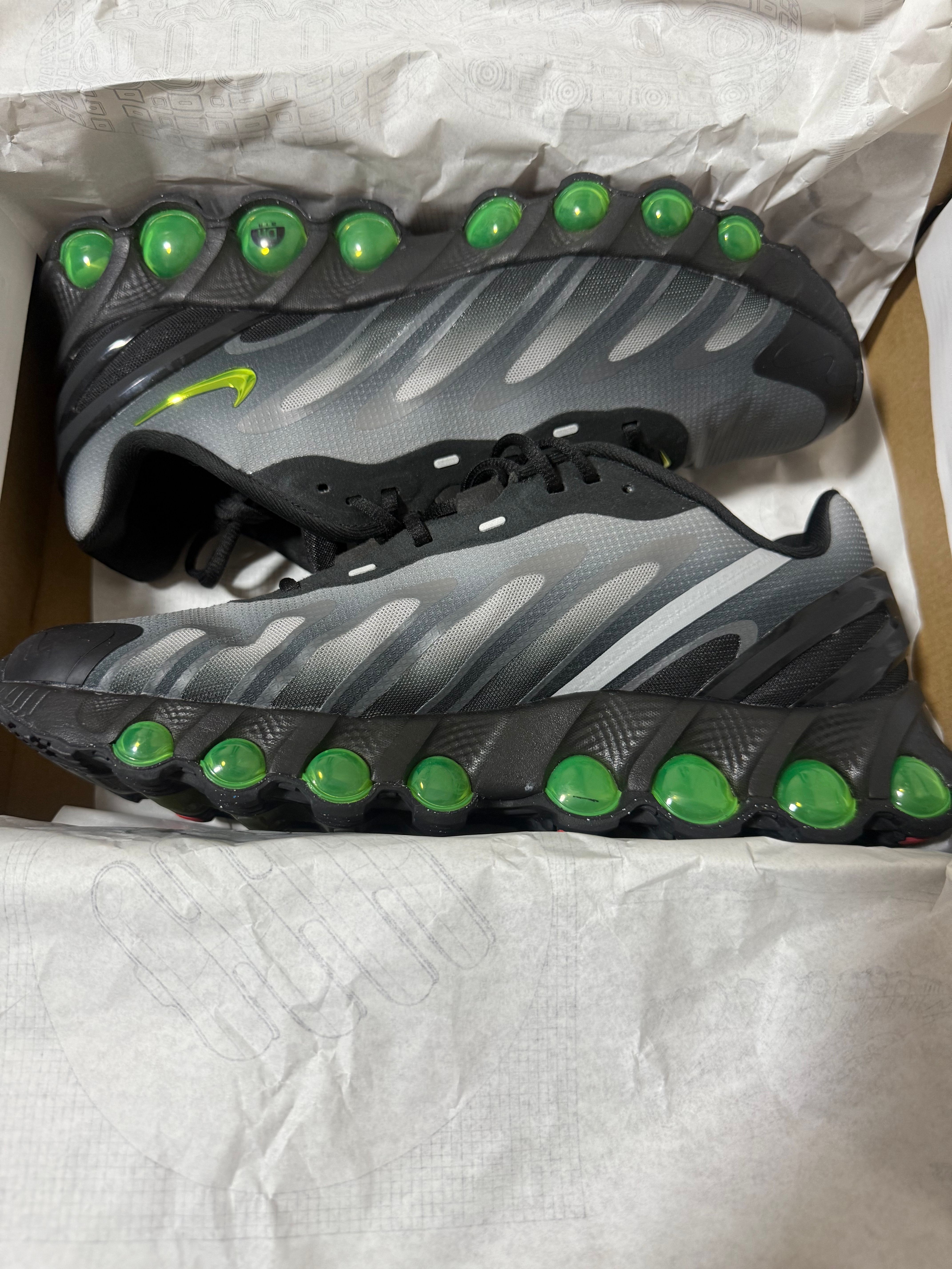 Nike Air Max DN8 "Black/Light Smoke Grey/Black/Volt"