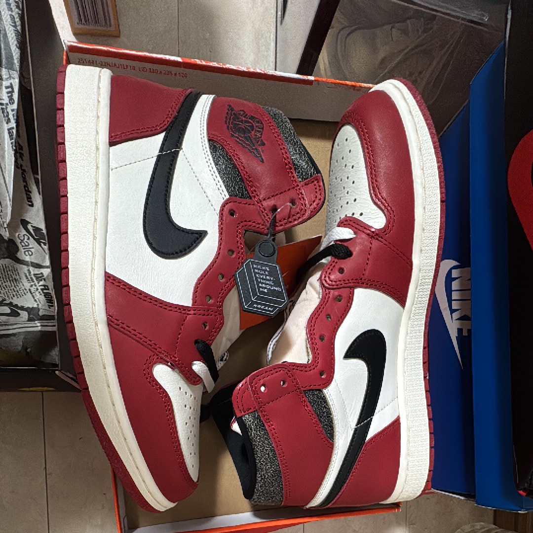 Nike Air Jordan 1 High OG "Lost & Found/Chicago"