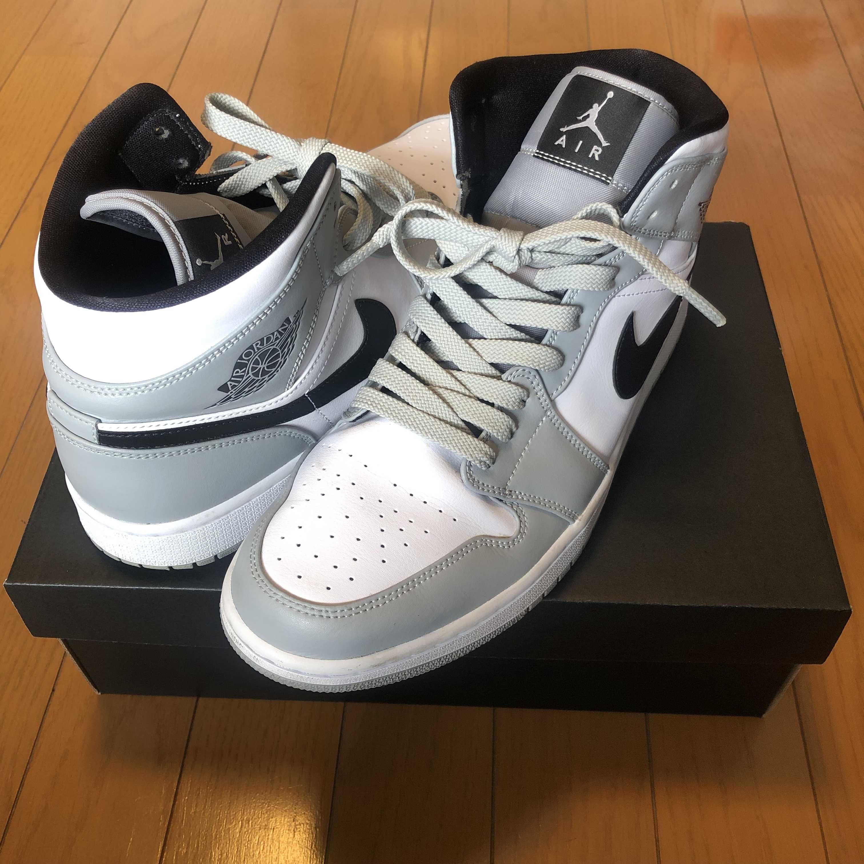 Nike Air Jordan 1 Mid "Light Smoke Grey/White/Black"