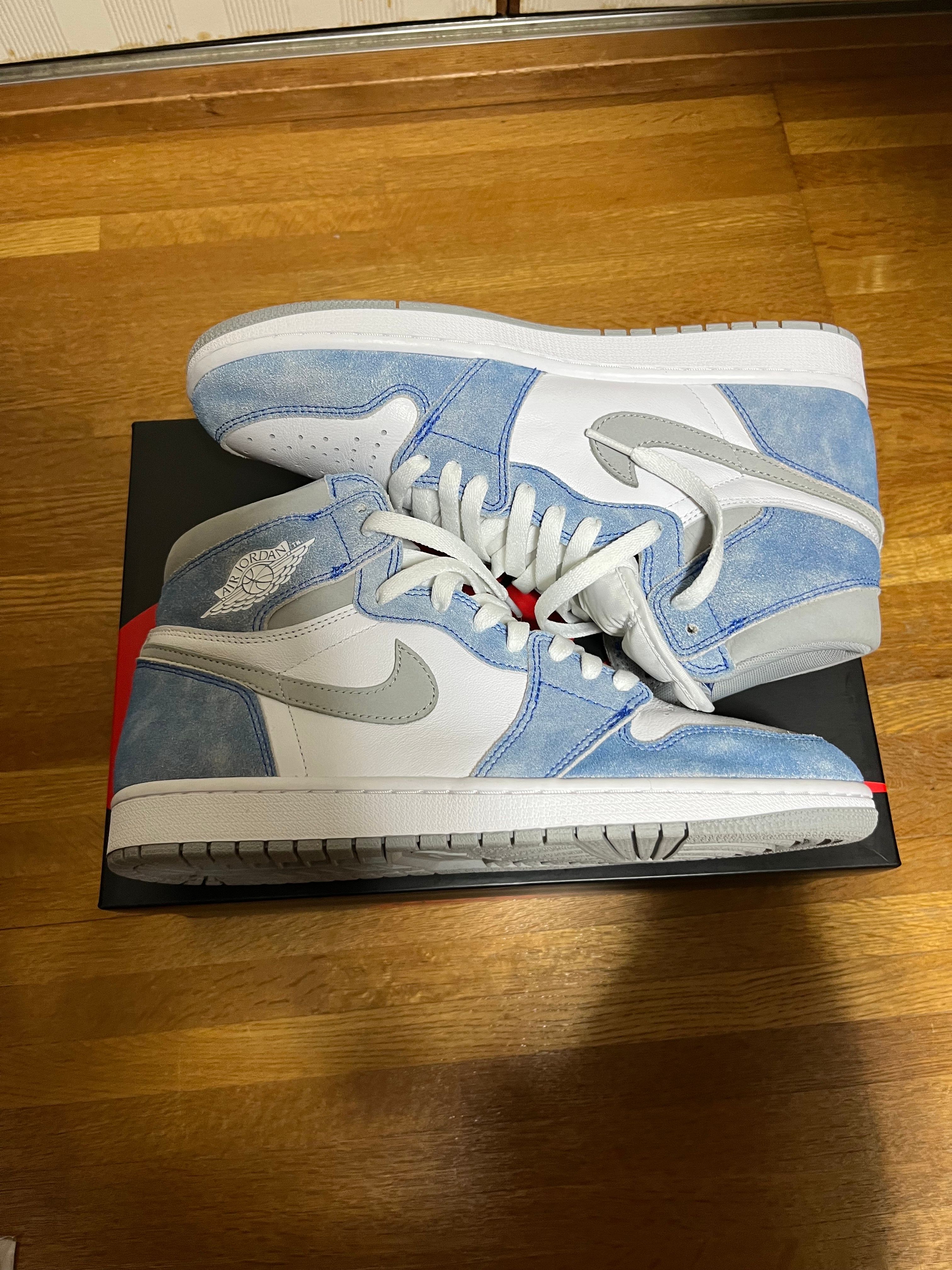 Nike Air Jordan 1 High OG "Hyper Royal"