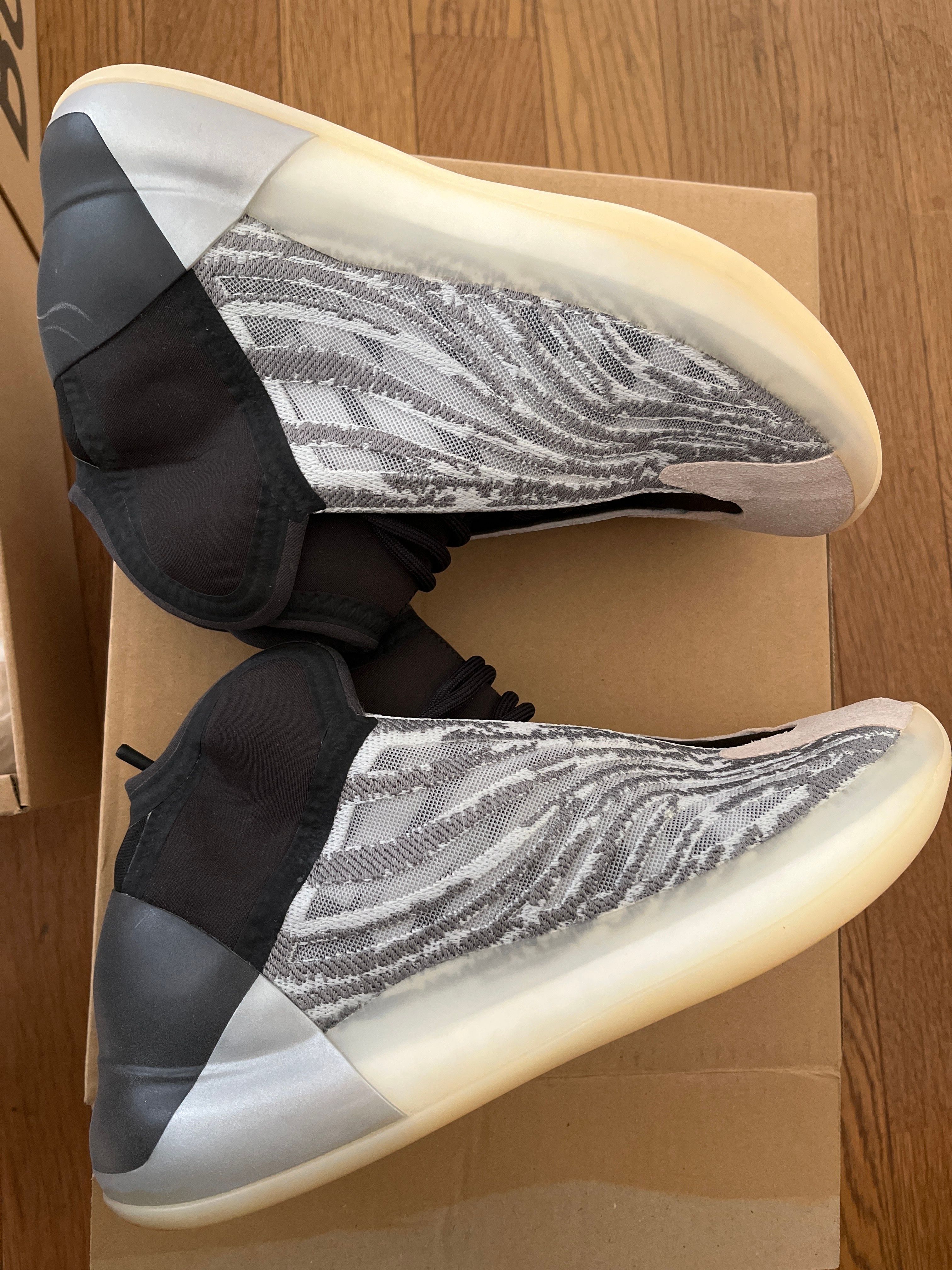 adidas YEEZY Quantum "QNTM"