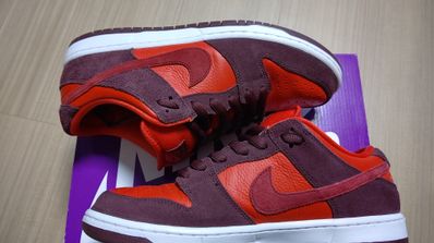 Nike SB Dunk Low "Cherry"