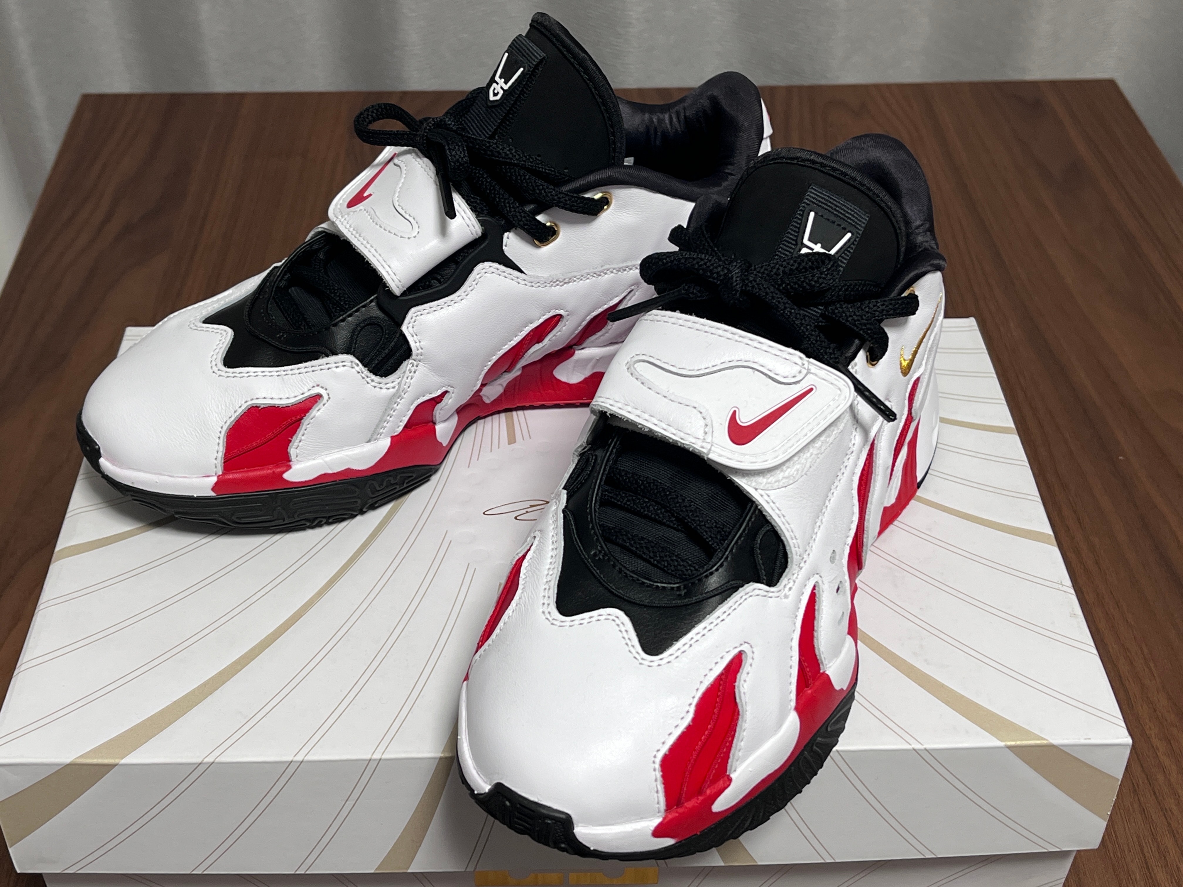 ナイキ レブロン21 "プライム96/ホワイト アンド ファイアレッド" (HV1221-100/HV1222-100)