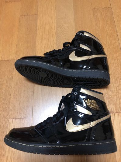 Nike Air Jordan 1 High OG "Black-Metalic Gold"