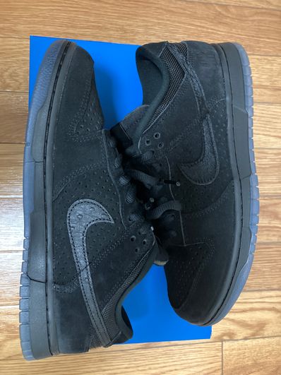 UNDEFEATED × Nike Dunk Low SP "5 ON IT"