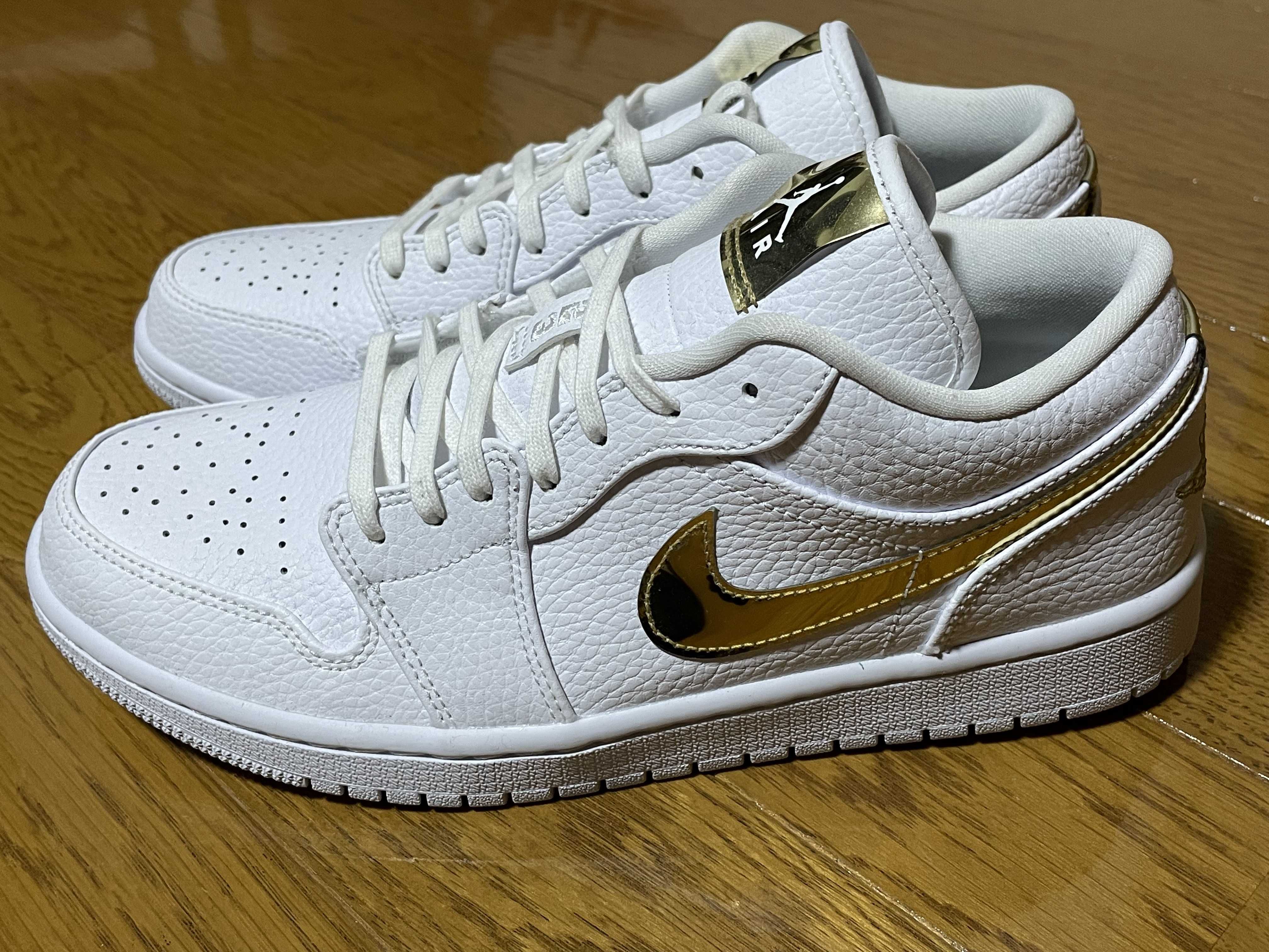 NIKE Women's AIR JORDAN 1 LOW SE "WHITE/GOLD"
