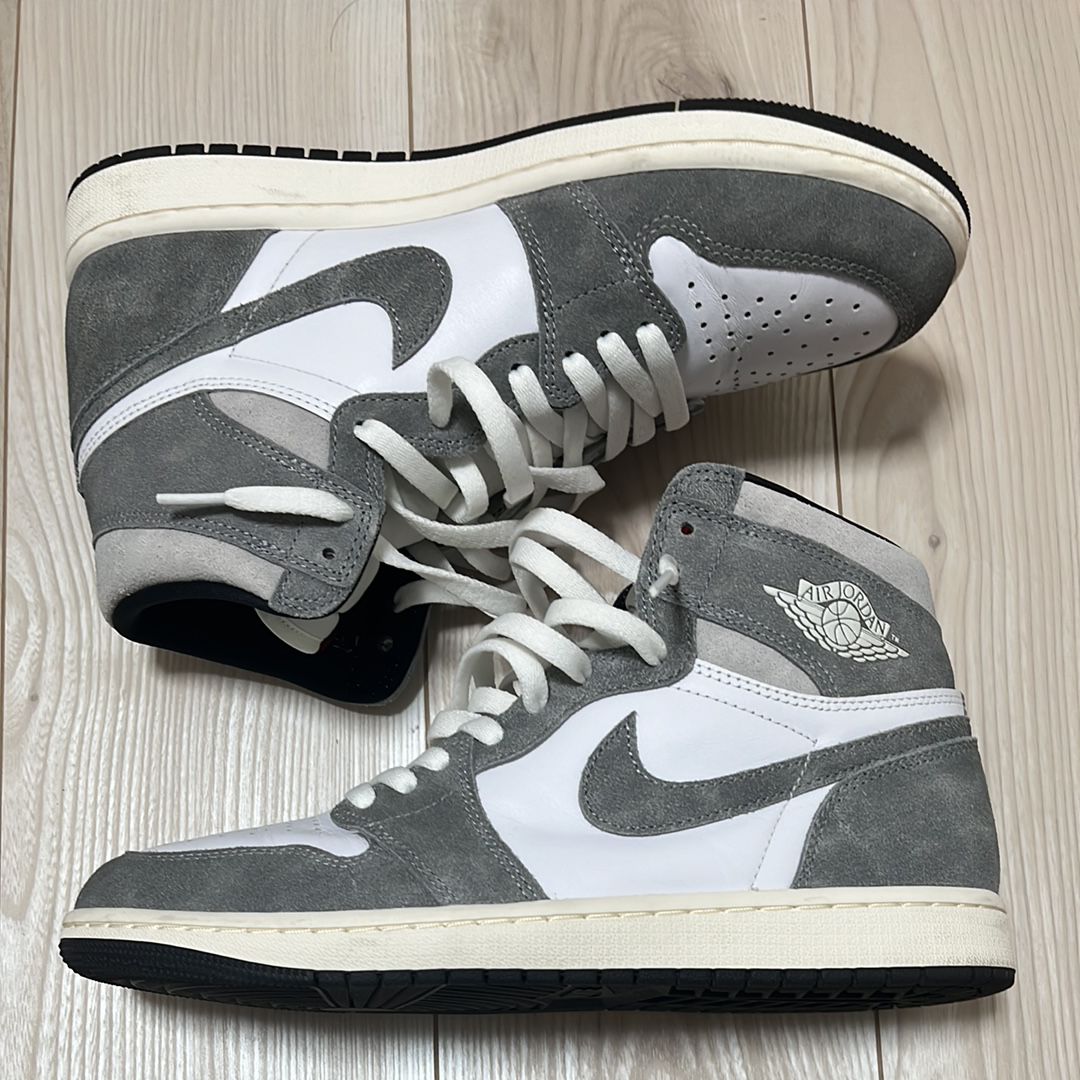 Nike Air Jordan 1 Retro High OG "Black and Smoke Grey"