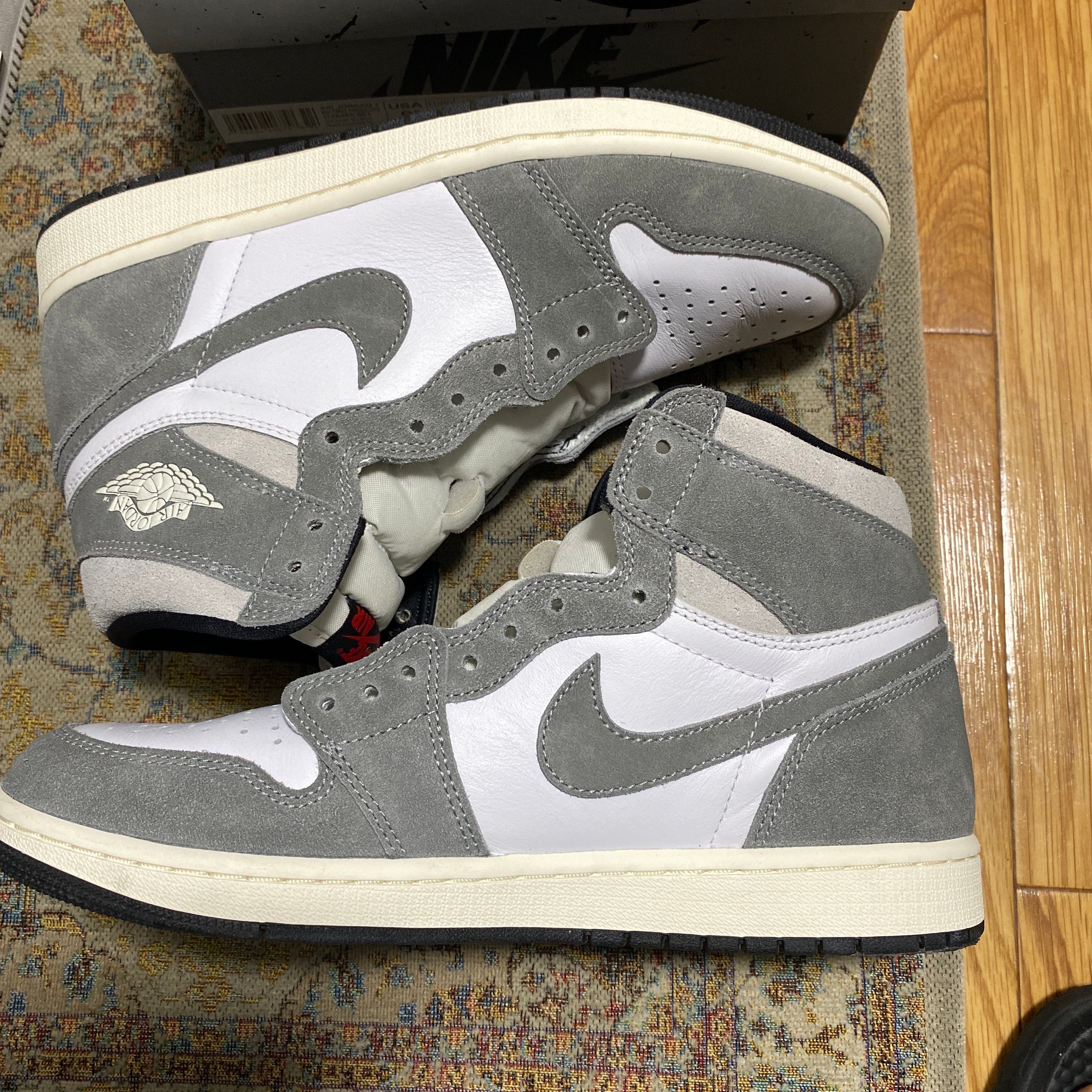 Nike Air Jordan 1 Retro High OG "Black and Smoke Grey"