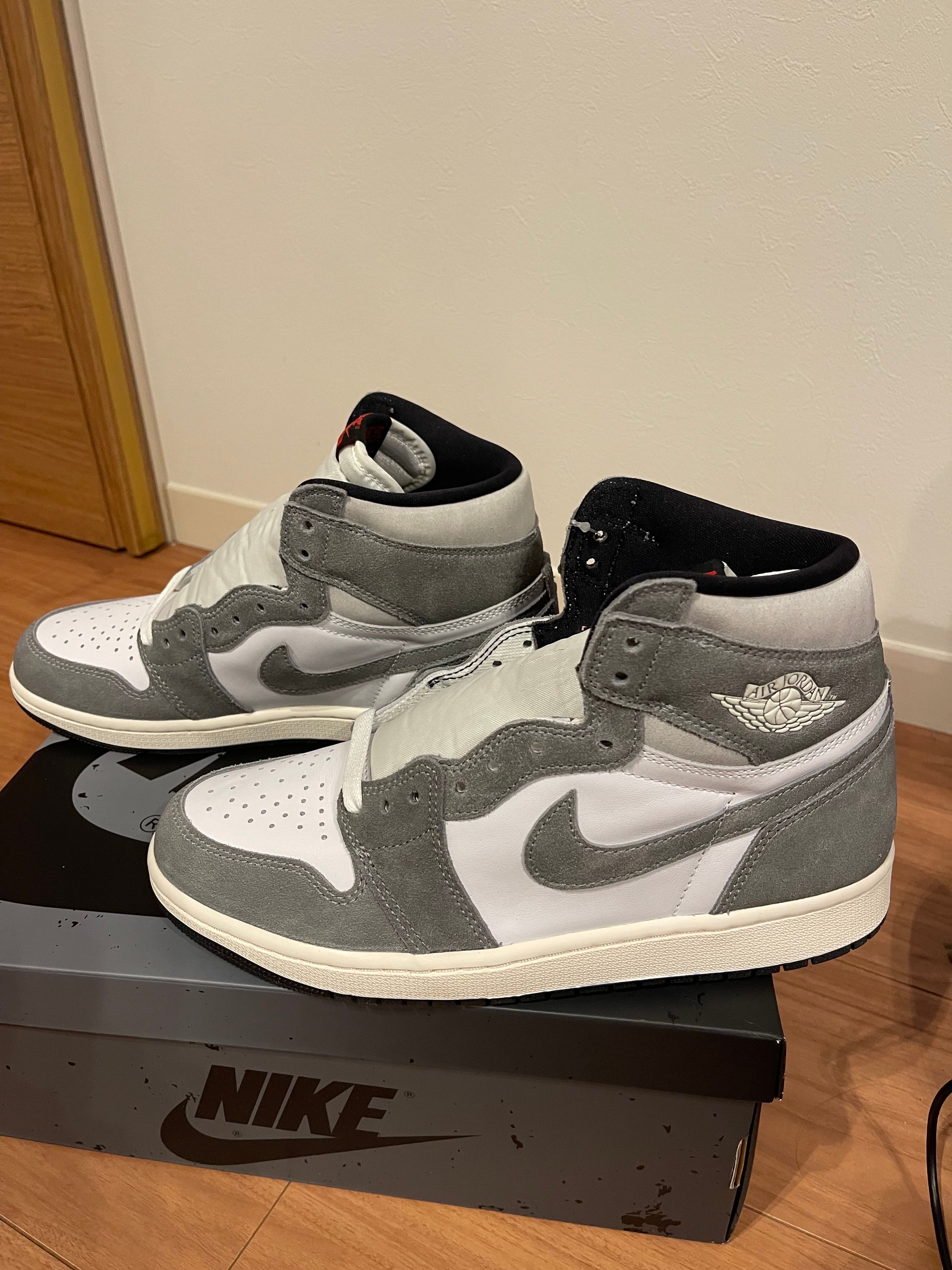 Nike Air Jordan 1 Retro High OG "Black and Smoke Grey"