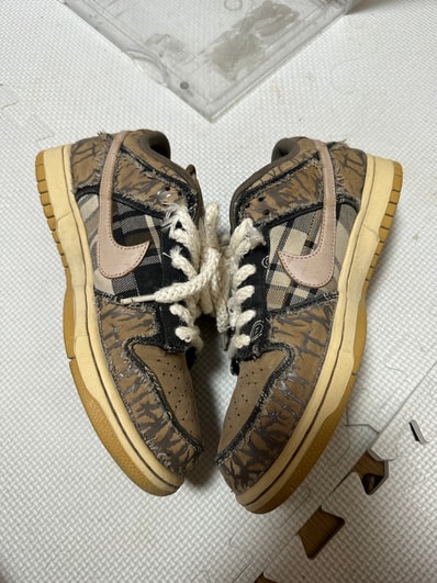 Travis Scott × Nike SB Dunk Low "Black/Parachute Beige"