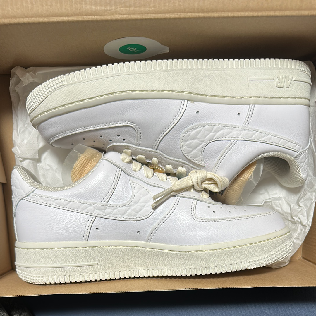 ナイキ ウィメンズ エアフォース1 ロー '07 LX "ブリン"