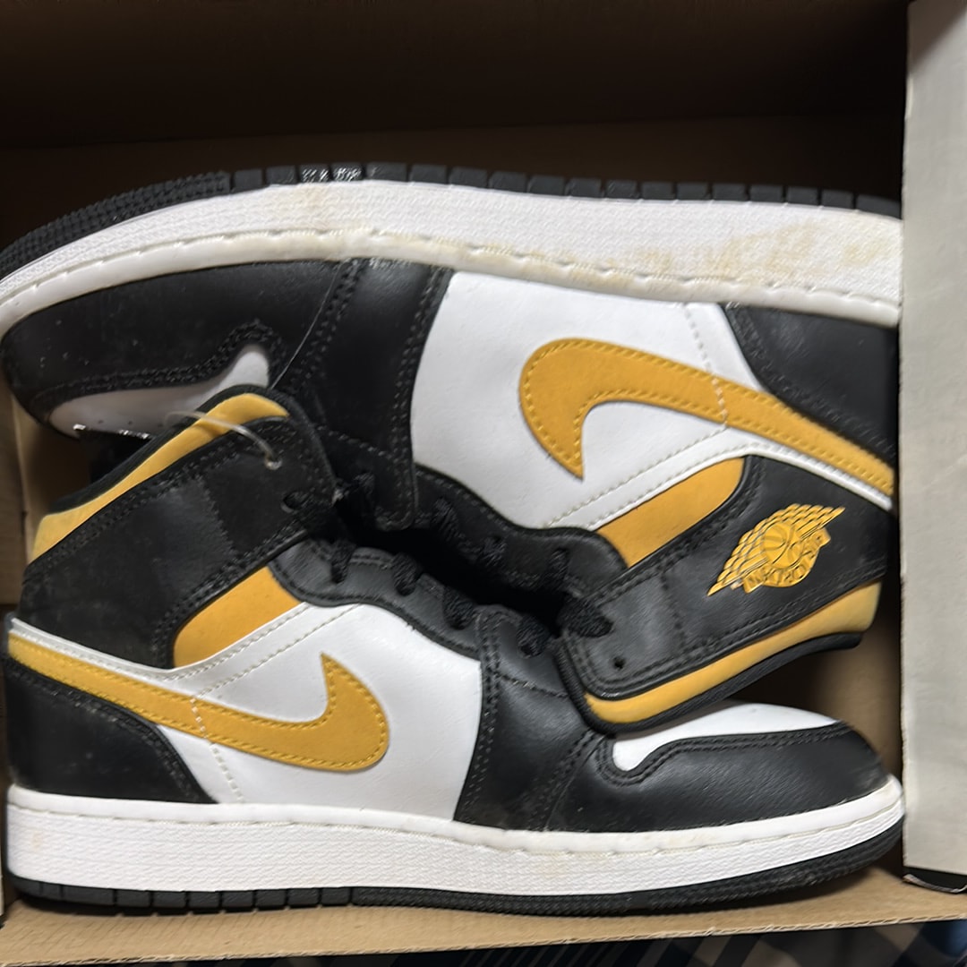 Nike GS Air Jordan 1 Mid "University Gold"