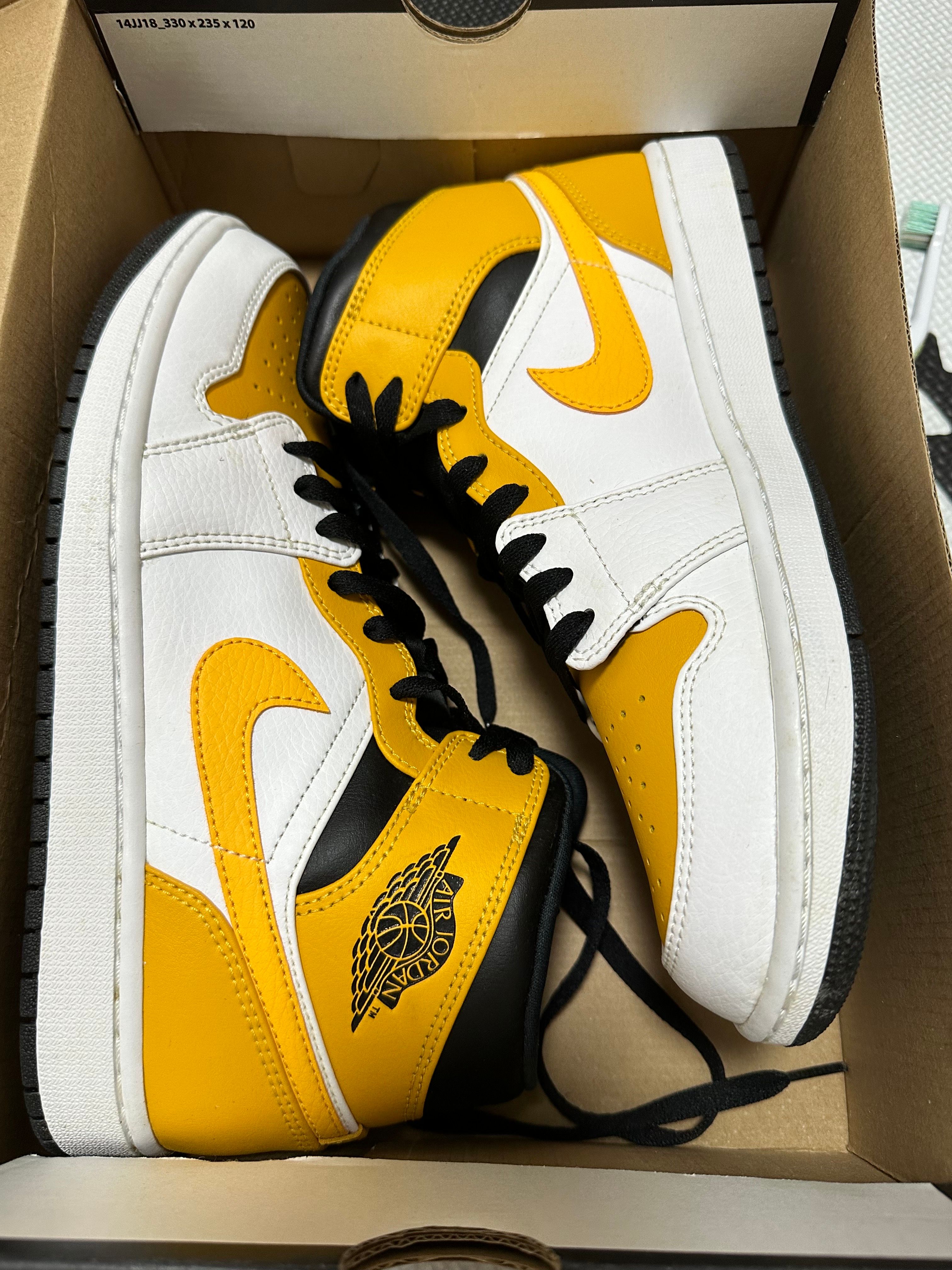 Nike Air Jordan 1 Mid "University Gold"  