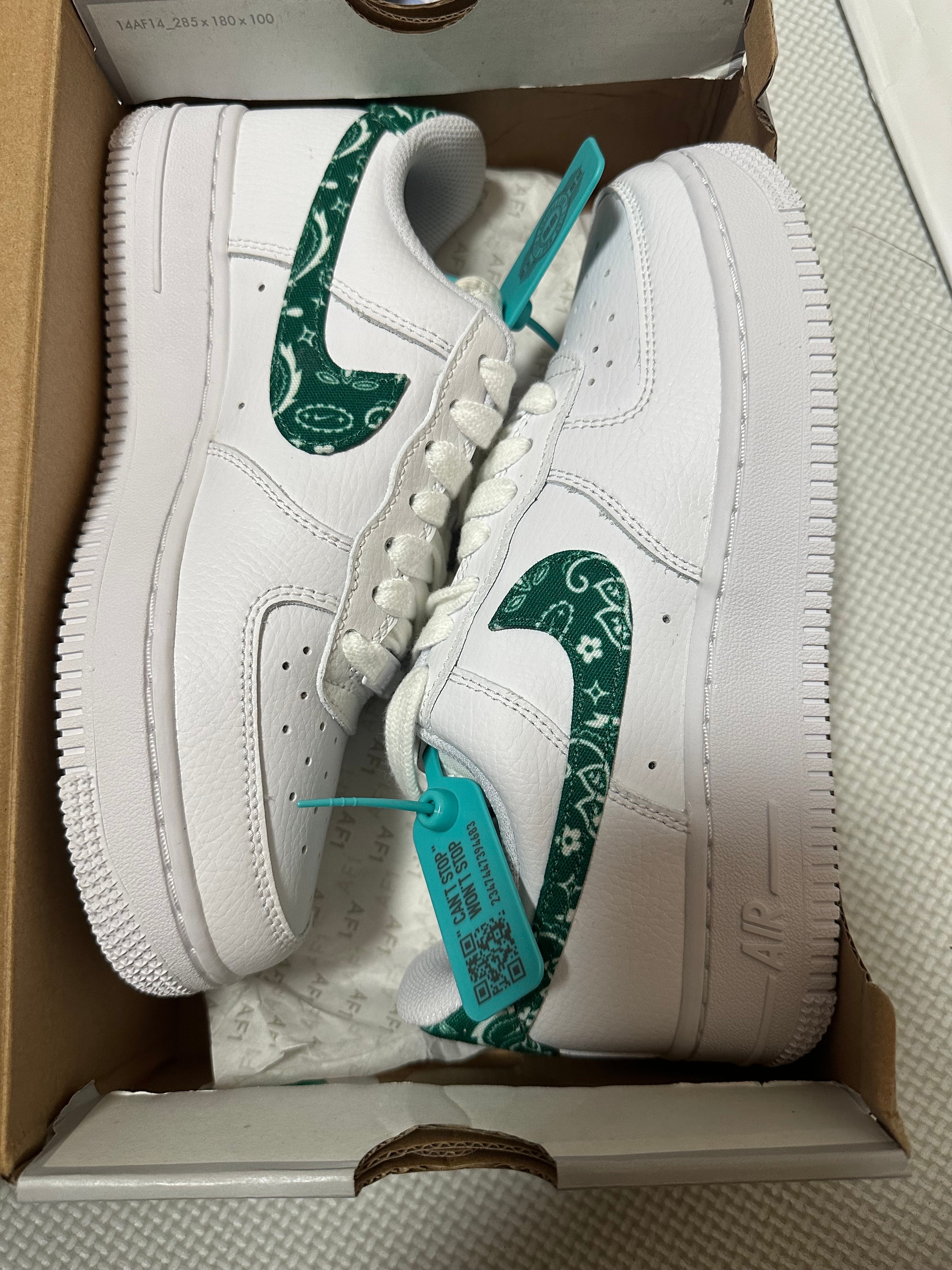 Nike Women's Air Force 1 Low '07 Essential 