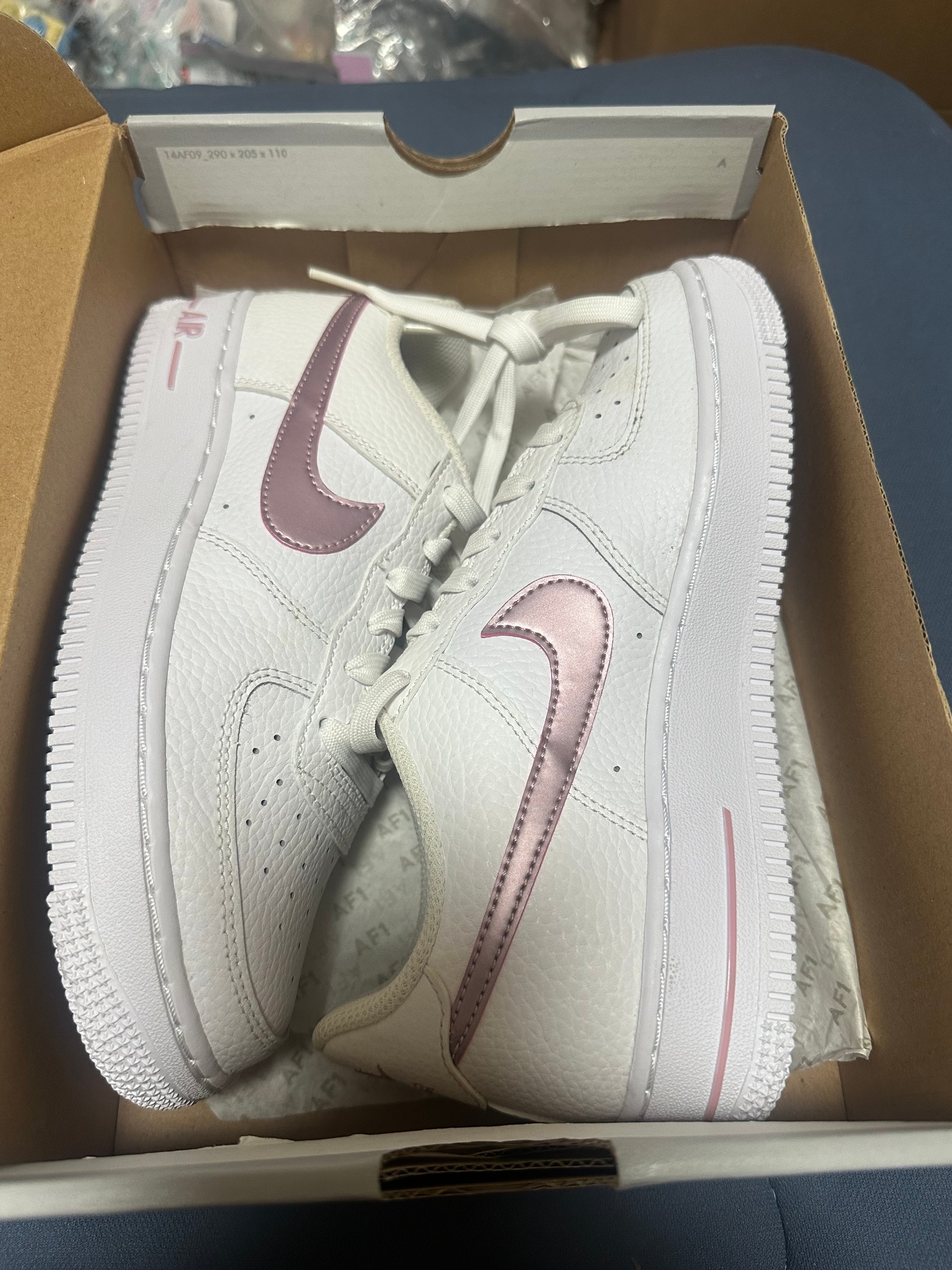 ナイキ GS エアフォース1 ロー "メタリックピンク"