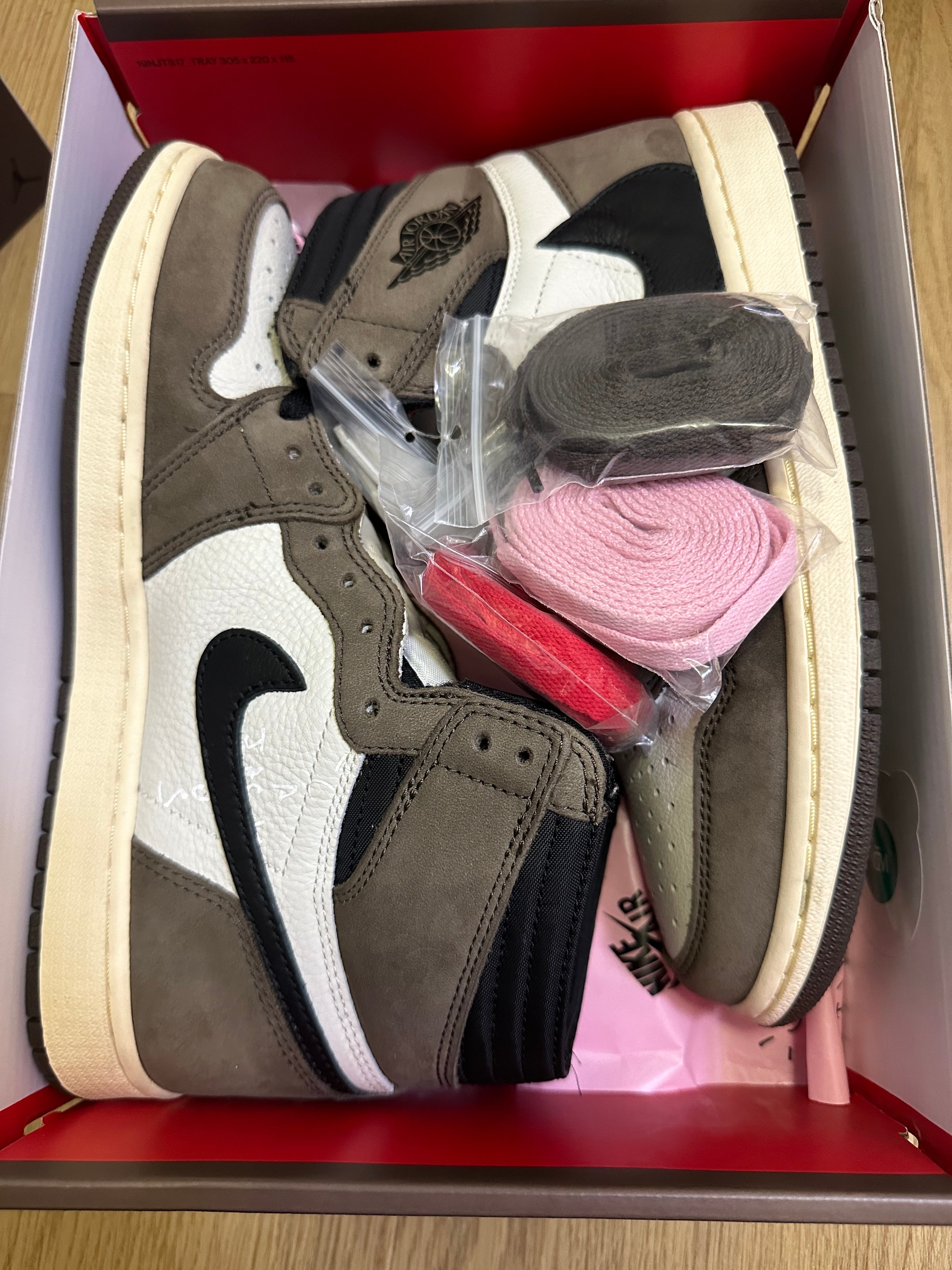 Travis Scott × Nike Air Jordan 1 Retro High OG TS SP "Sail/Dark Mocha"
