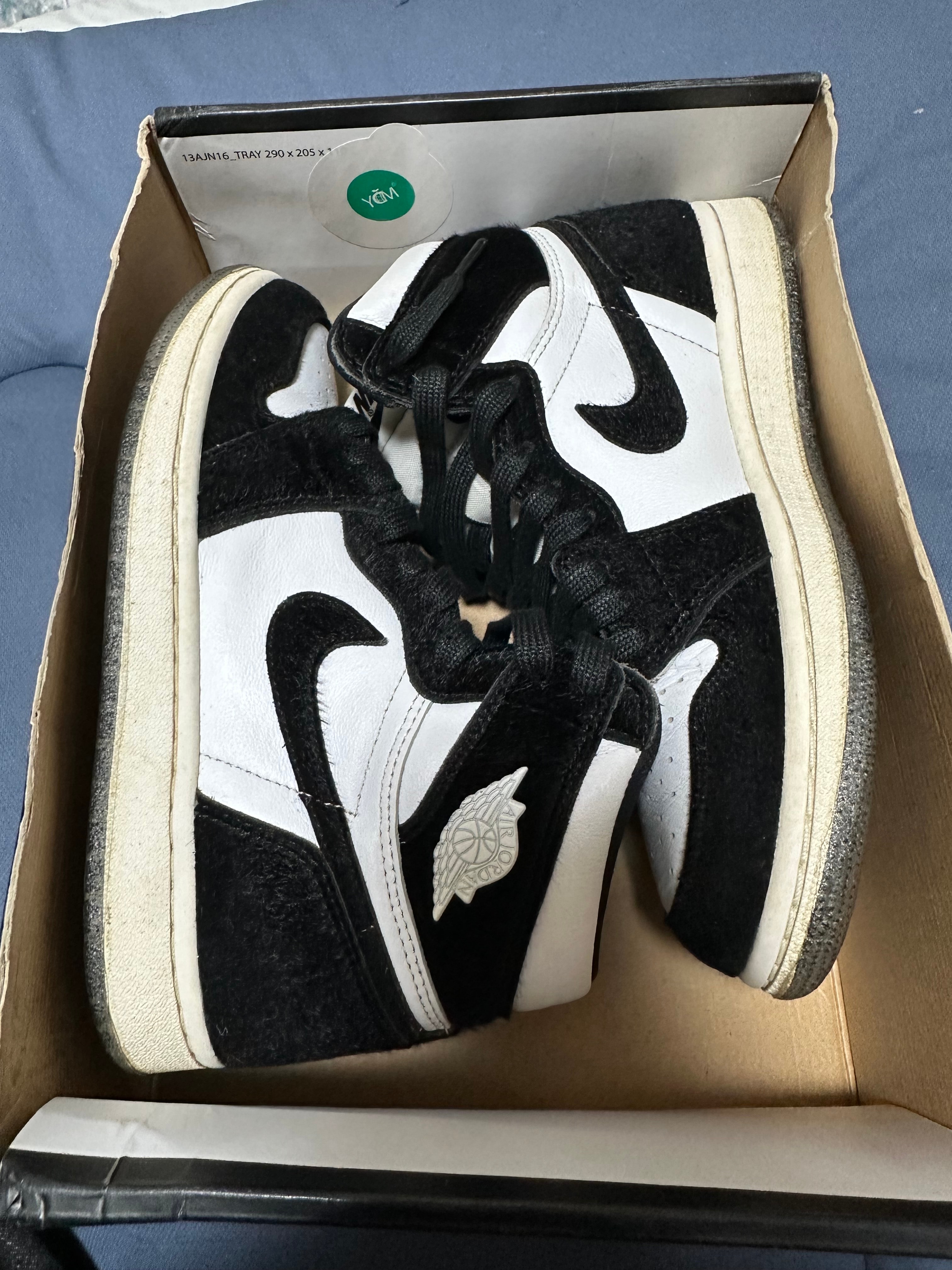 Nike Women's Air Jordan 1 Retro High OG "Black/White"