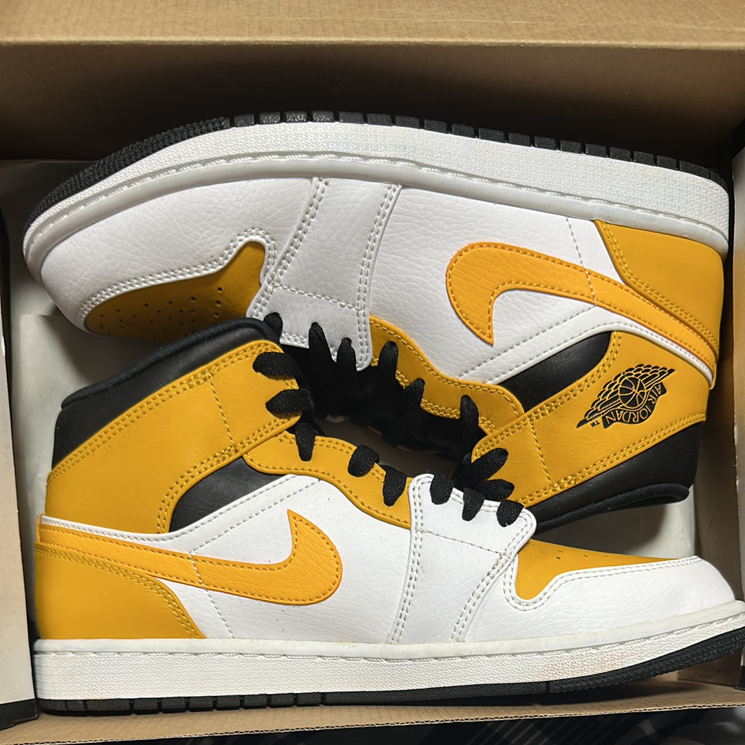 Nike Air Jordan 1 Mid "University Gold"