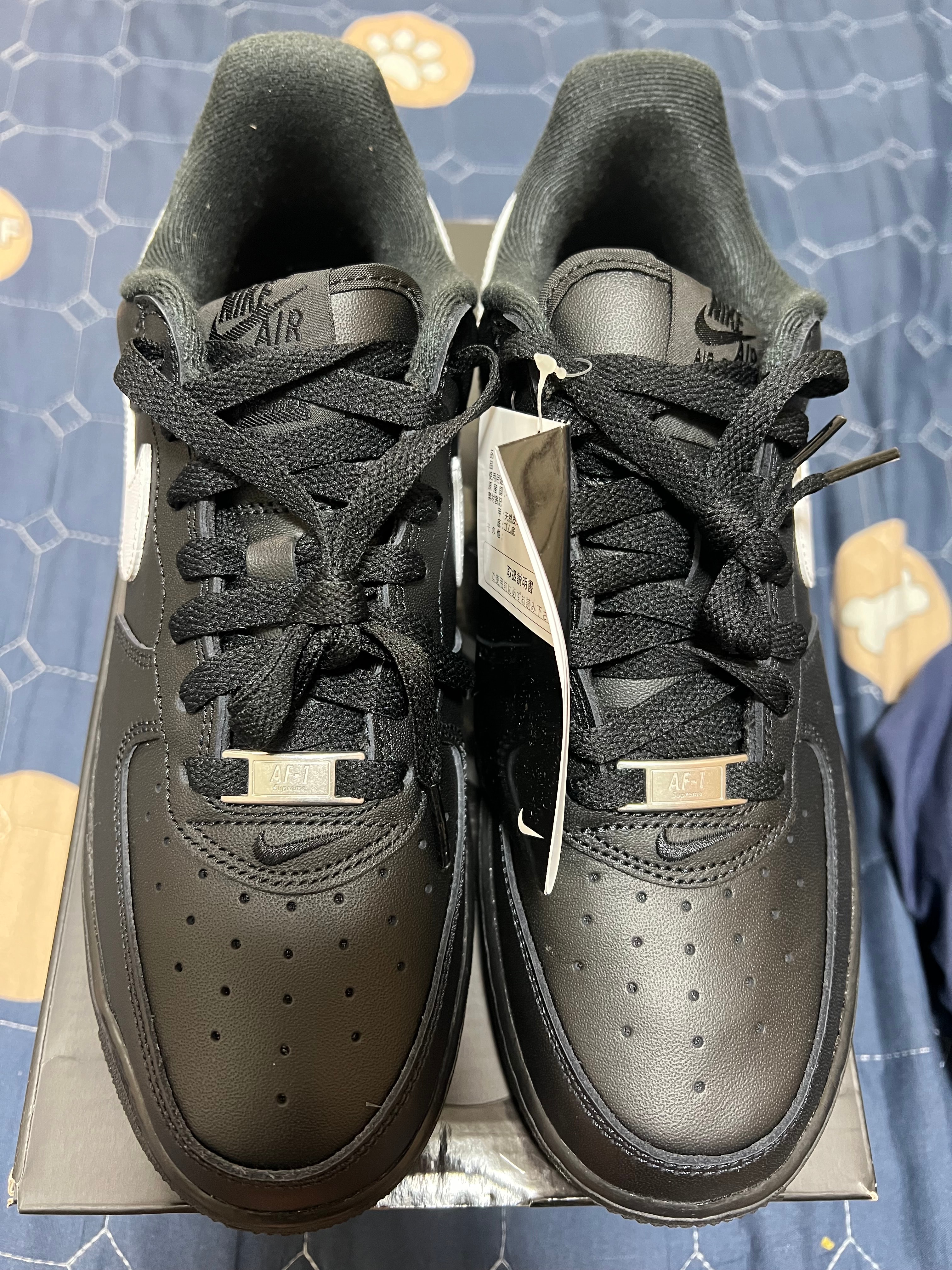 シュプリーム × ナイキ エアフォース1 ロー "ブラック/ホワイト"