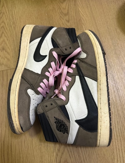 Travis Scott × Nike Air Jordan 1 Retro High OG TS SP "Sail/Dark Mocha"