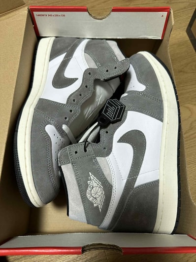 Nike Air Jordan 1 Retro High OG "Black and Smoke Grey"