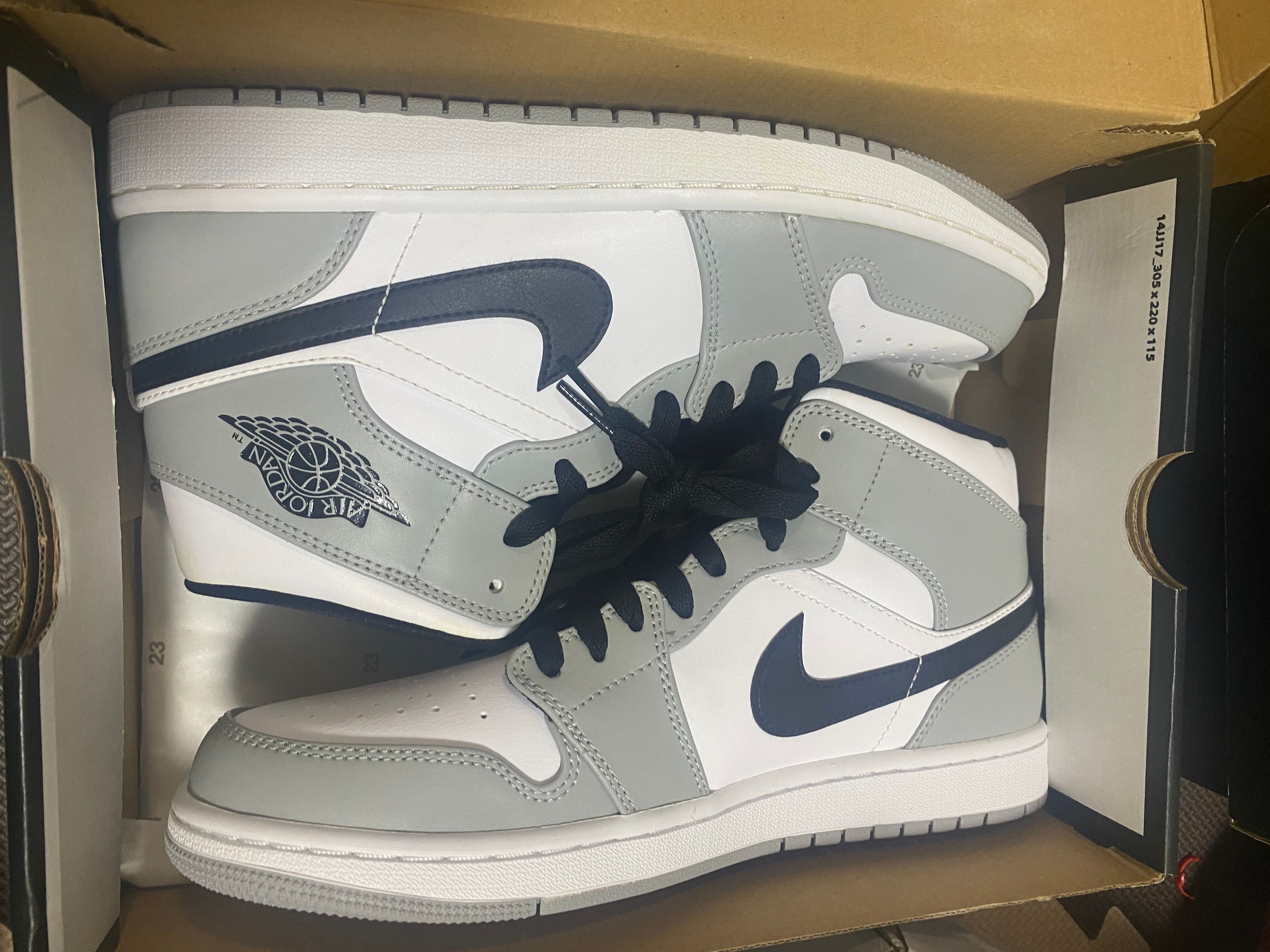 Nike Air Jordan 1 Mid "Light Smoke Grey/White/Black"