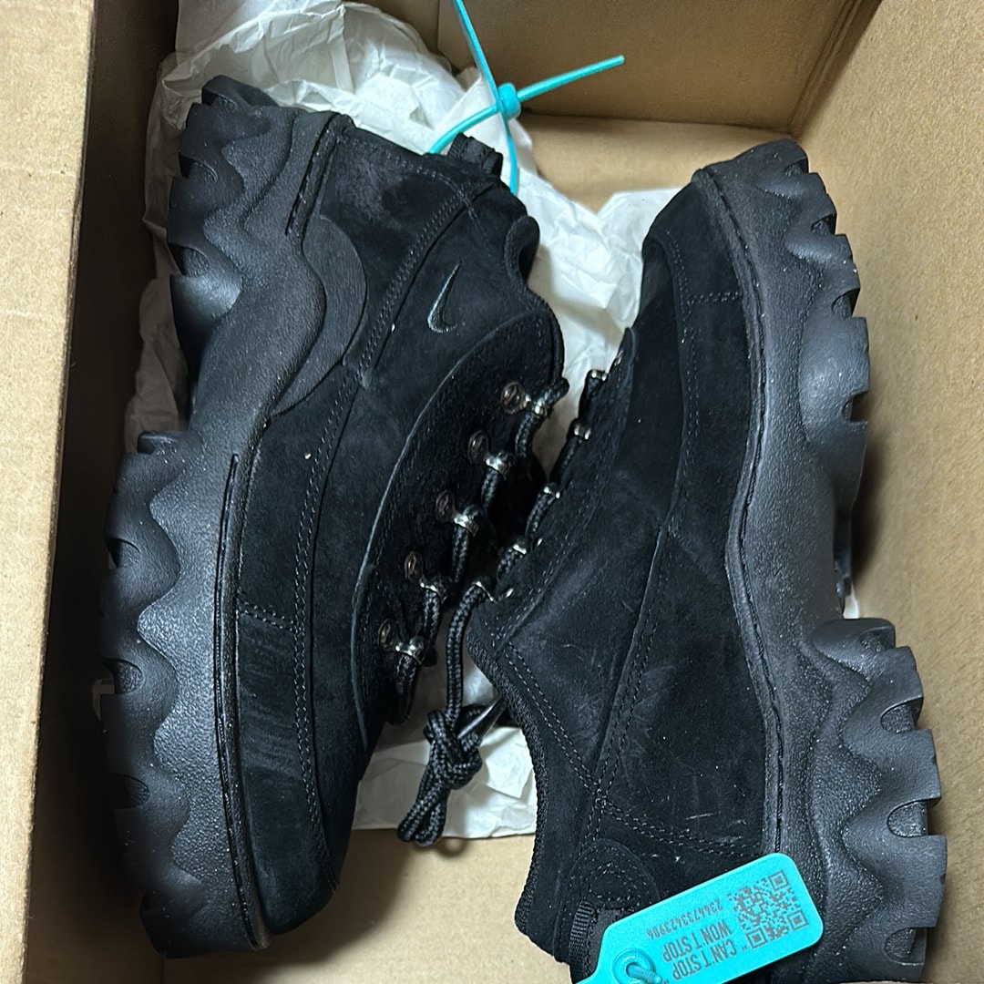 ナイキ ウィメンズ ラハール ロー "ブラック"