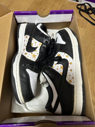 Supreme × Nike SB Dunk Low OG QS Gold Stars "White/Black"