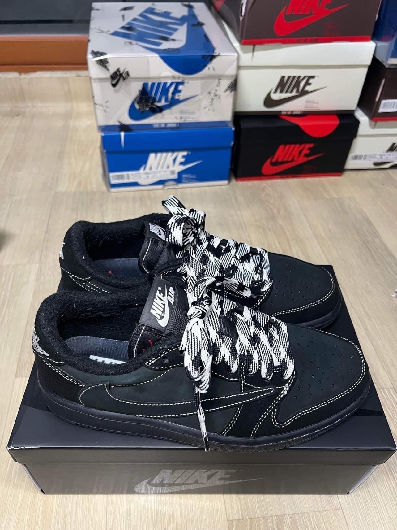 Travis Scott × Nike Air Jordan 1 Low OG SP "Black Phantom"