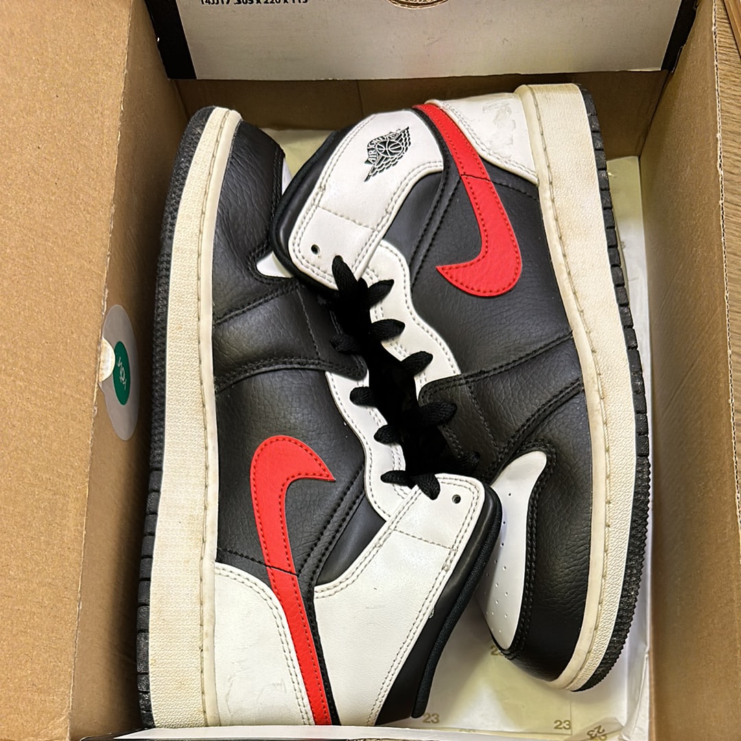 NIKE AIR JORDAN 1 MID GS "BLACK/CHILE RED/WHITE"