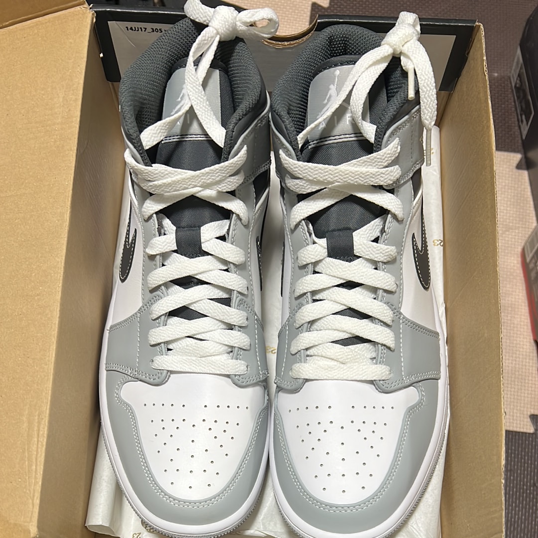 ナイキ エアジョーダン1 ミッド "グレー ホワイト/アンスラサイト"