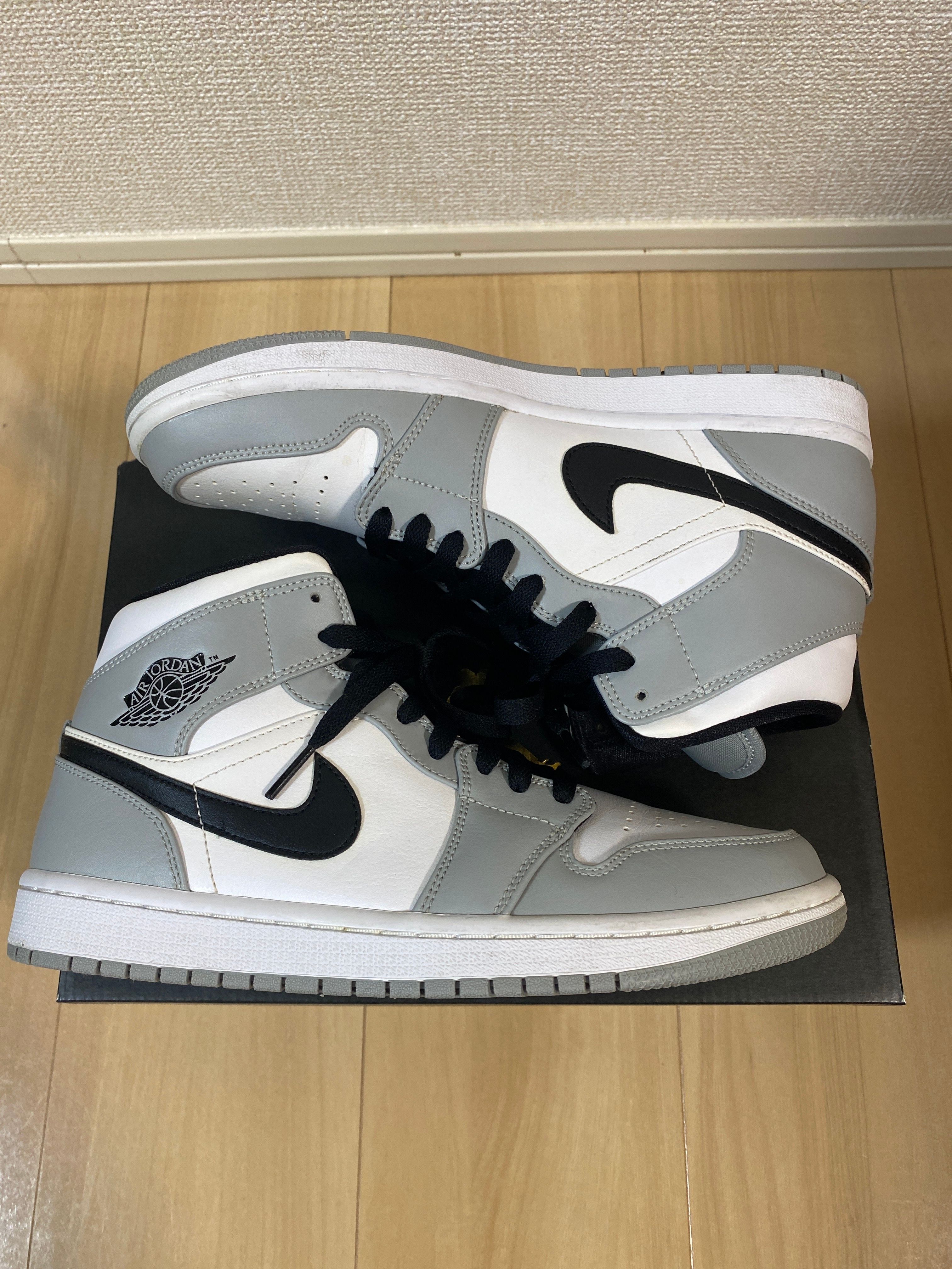 Nike Air Jordan 1 Mid "Light Smoke Grey/White/Black"