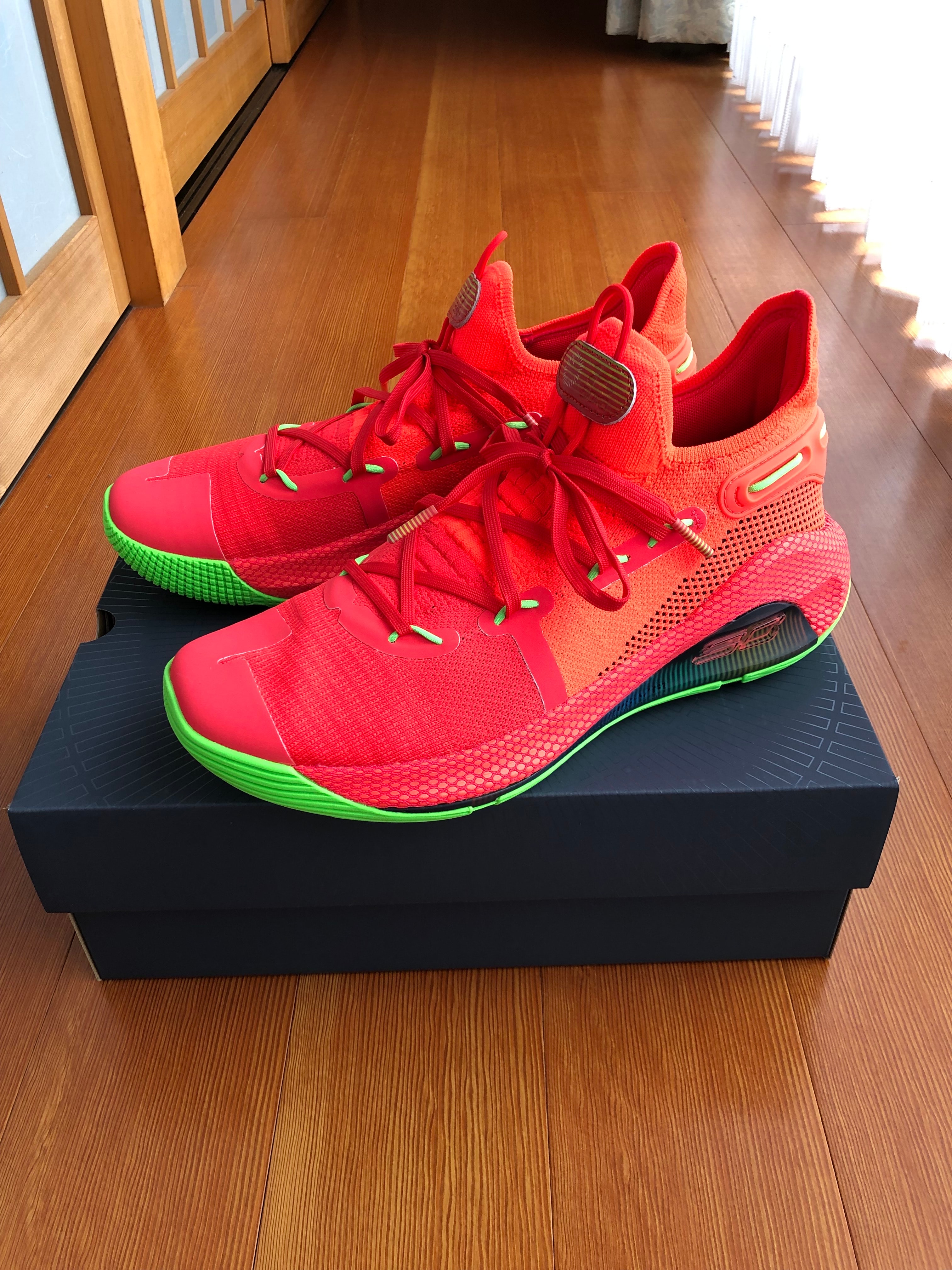 アンダーアーマー カリー6 ローラクル "ロケットレッド"