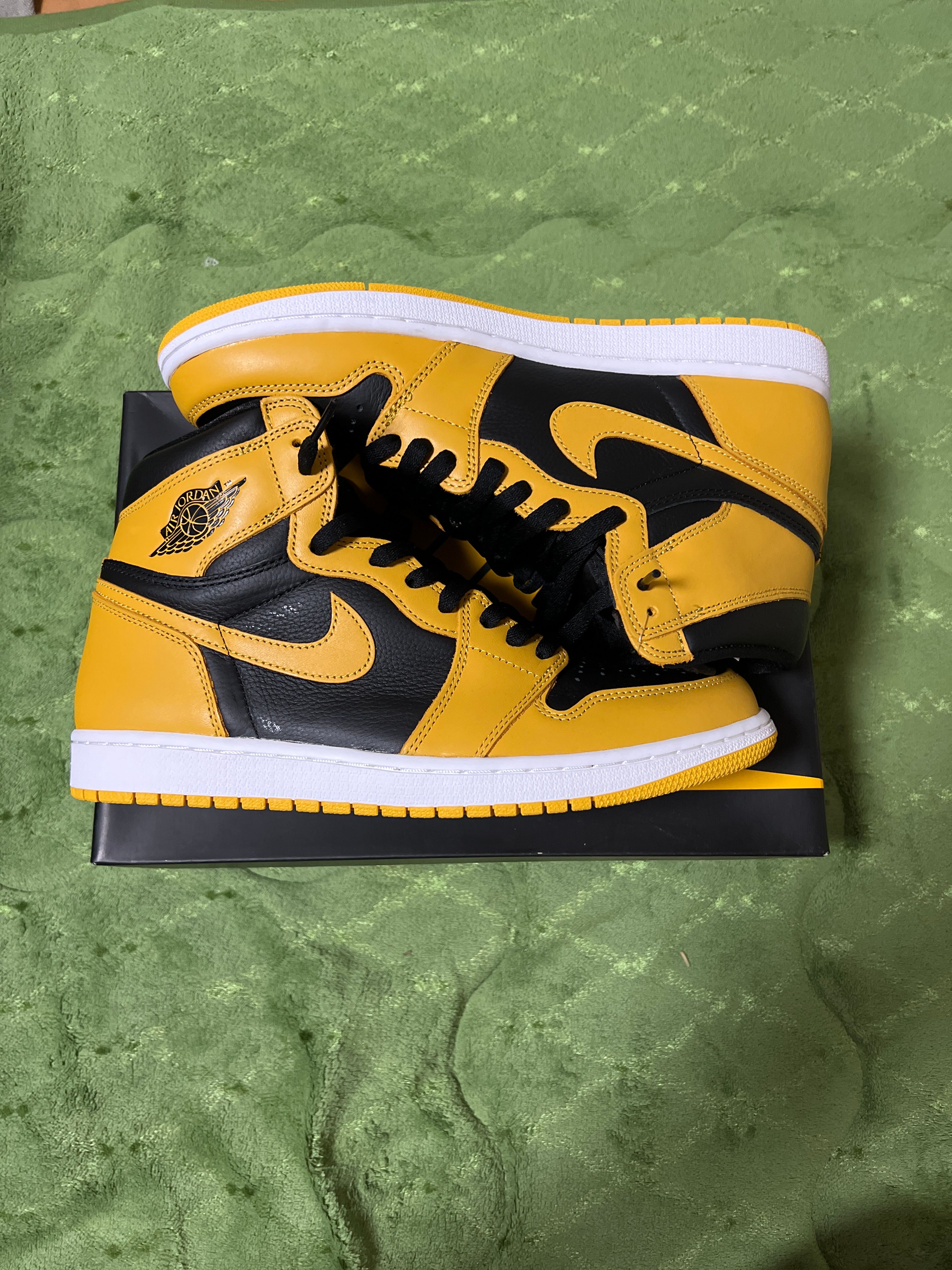 Nike Air Jordan 1 High OG "Pollen" 
