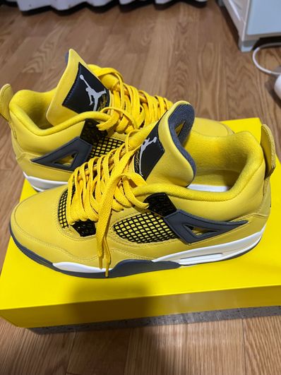 Nike Air Jordan 4 "Tour Yellow"