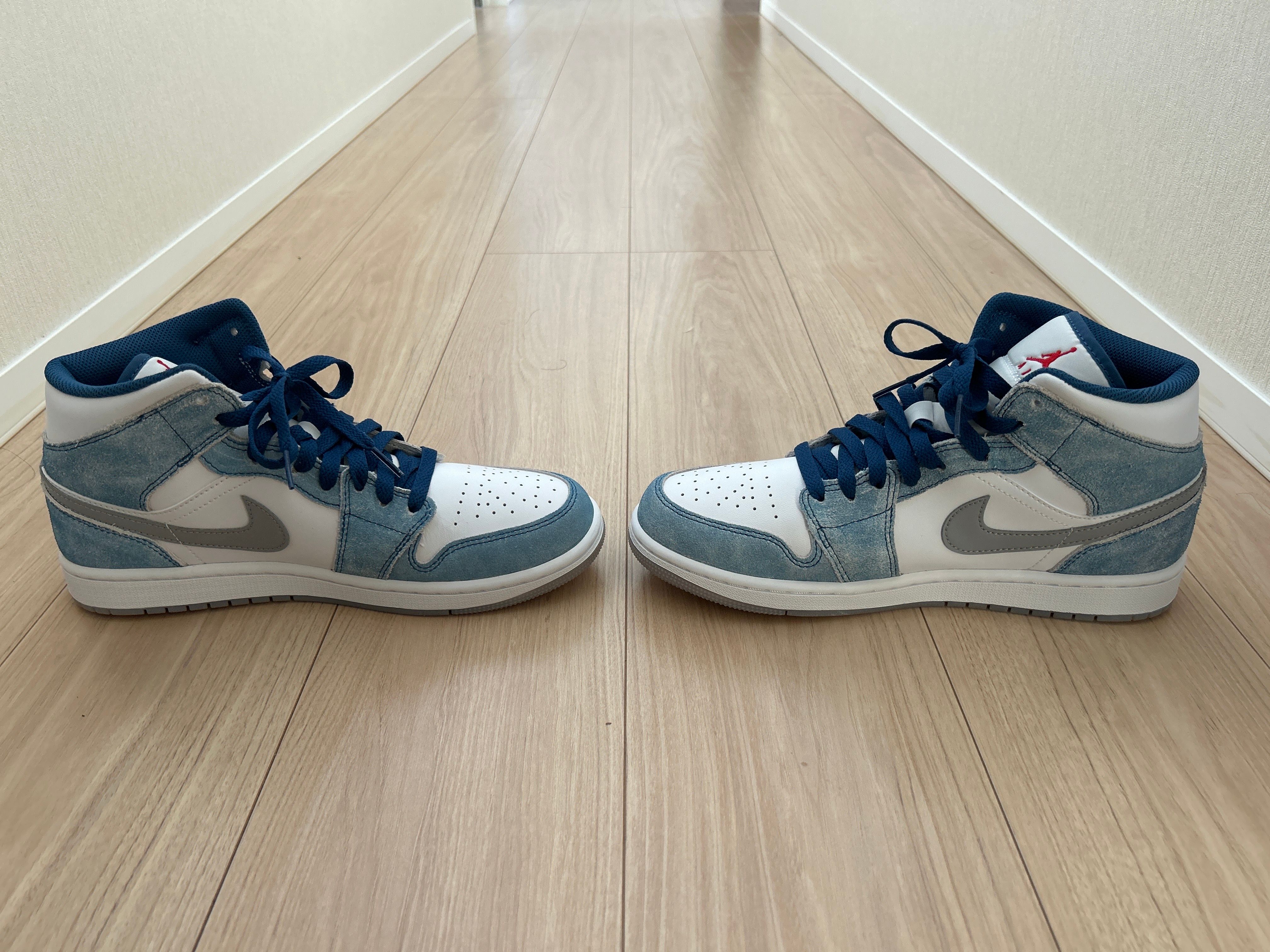 Nike Air Jordan 1 Mid SE "White/Hyper Royal/Red"