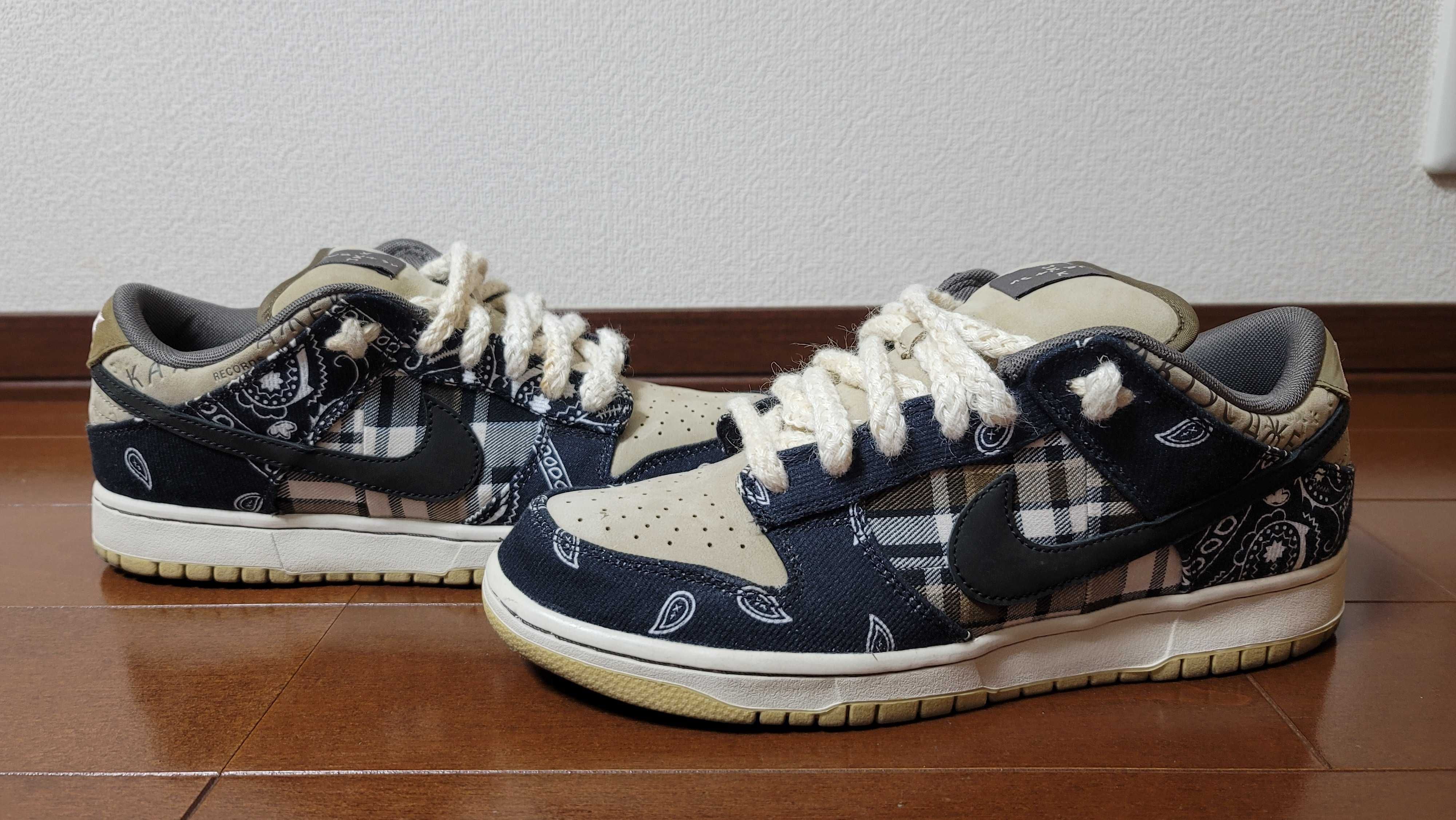 Travis Scott × Nike SB Dunk Low "Black/Parachute Beige"