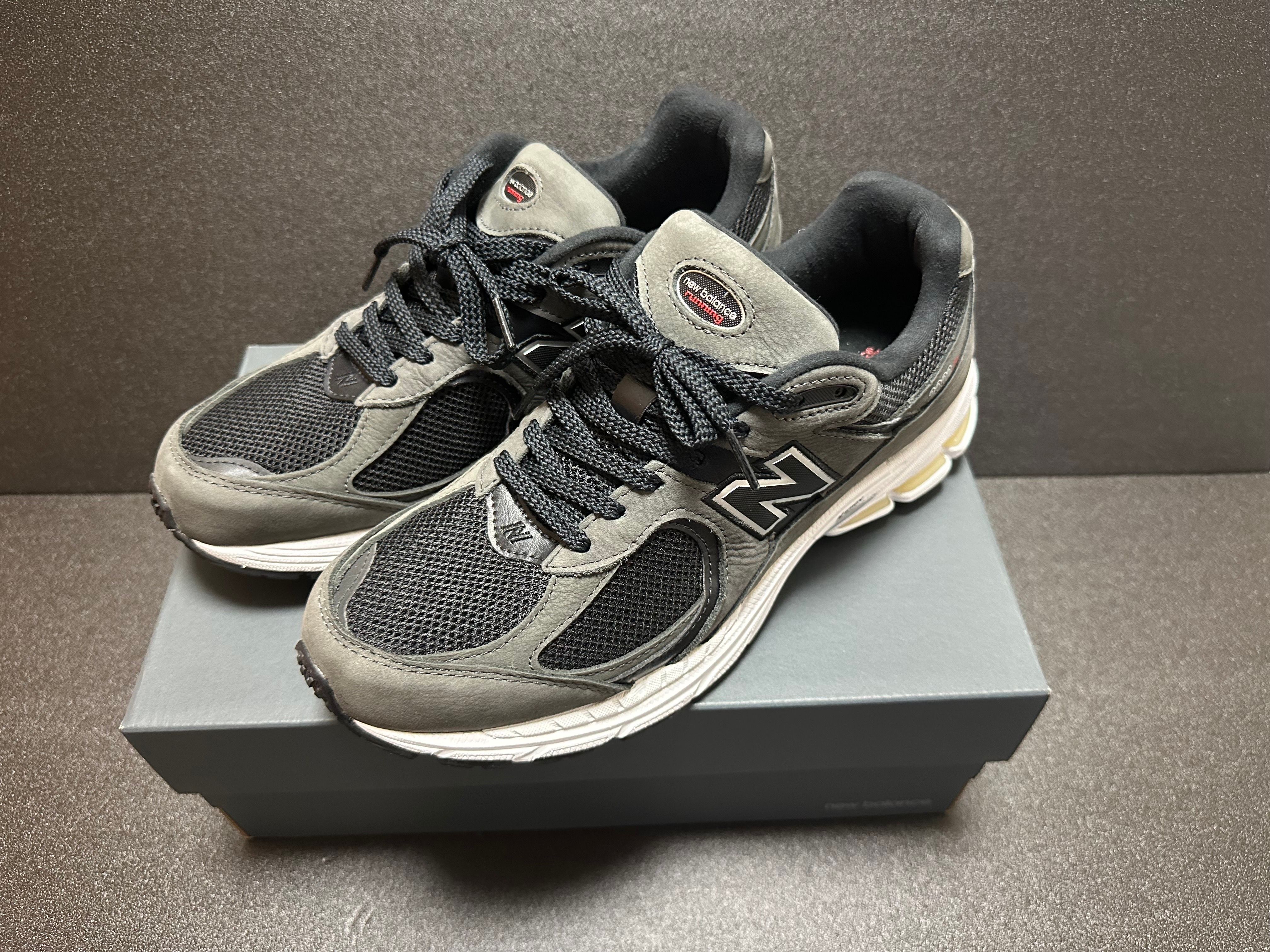 New Balance 2002R "Black/Gray"