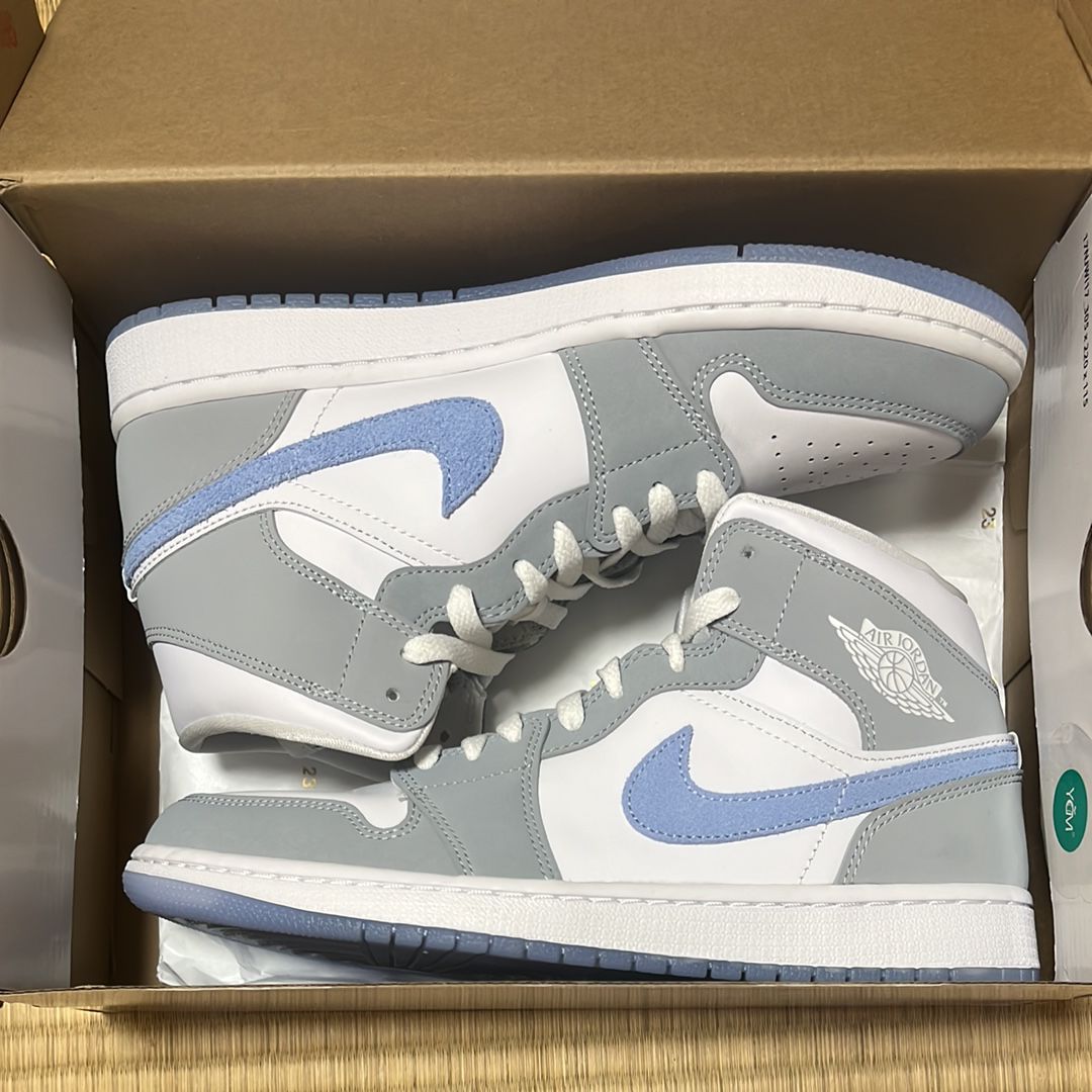 Nike Women's Air Jordan 1 Mid "Wolf Grey"