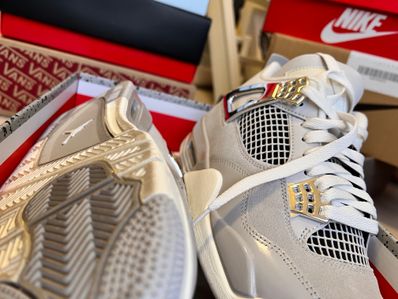 Nike Women's Air Jordan 4 Retro "Frozen Moments"